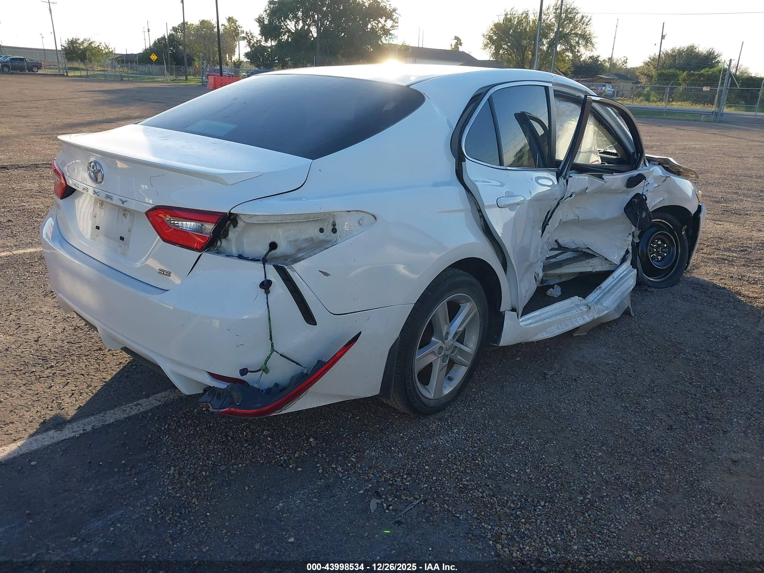 TOYOTA CAMRY image 4