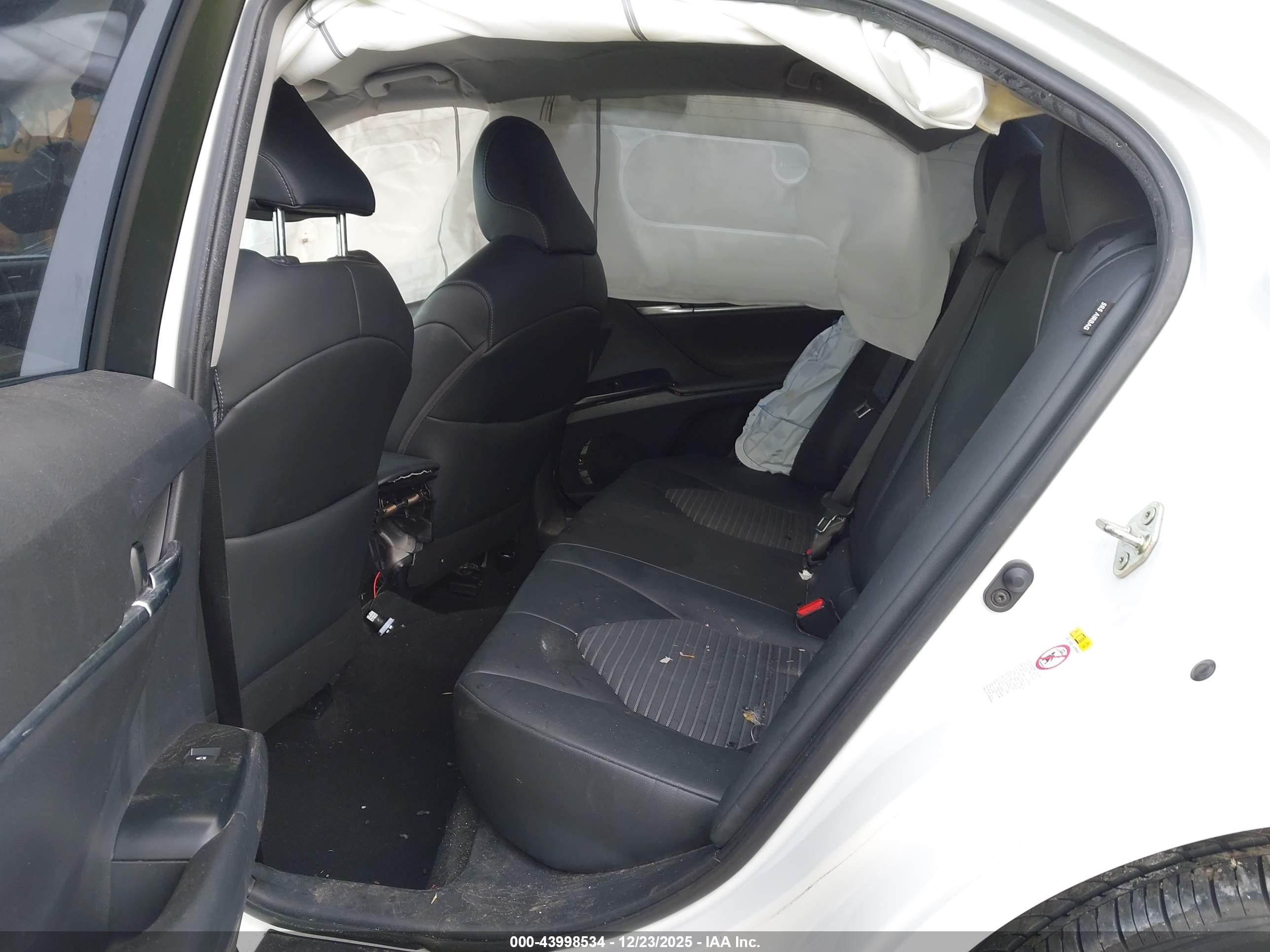 TOYOTA CAMRY image 8