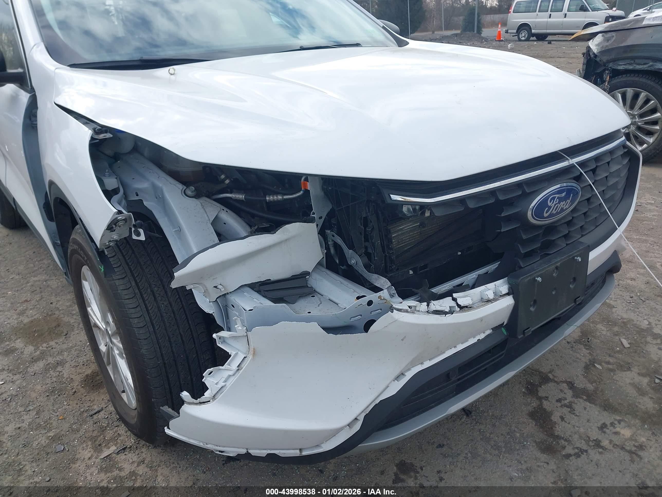 FORD ESCAPE image 6