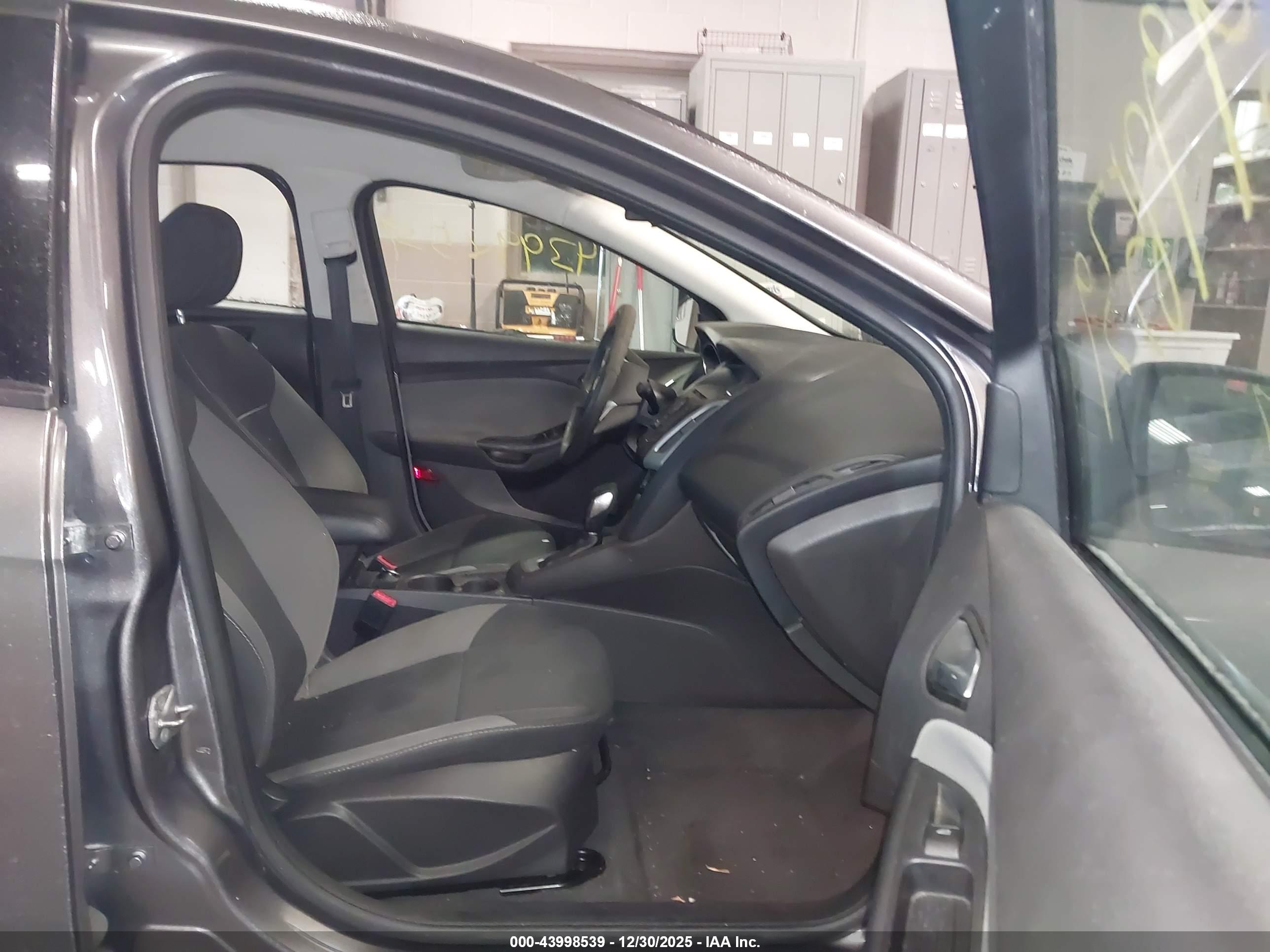 FORD FOCUS image 5