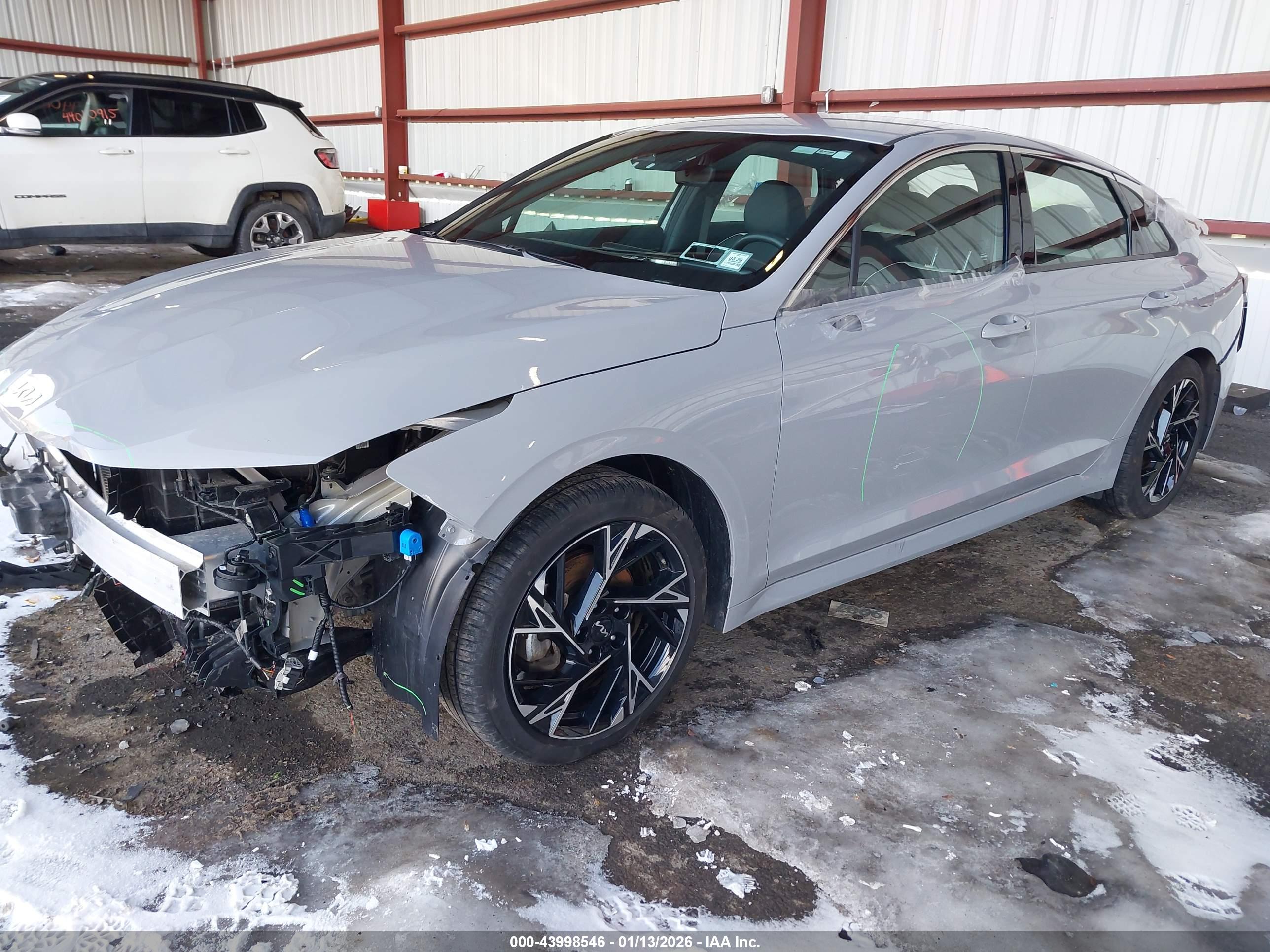 KIA K5 image 2