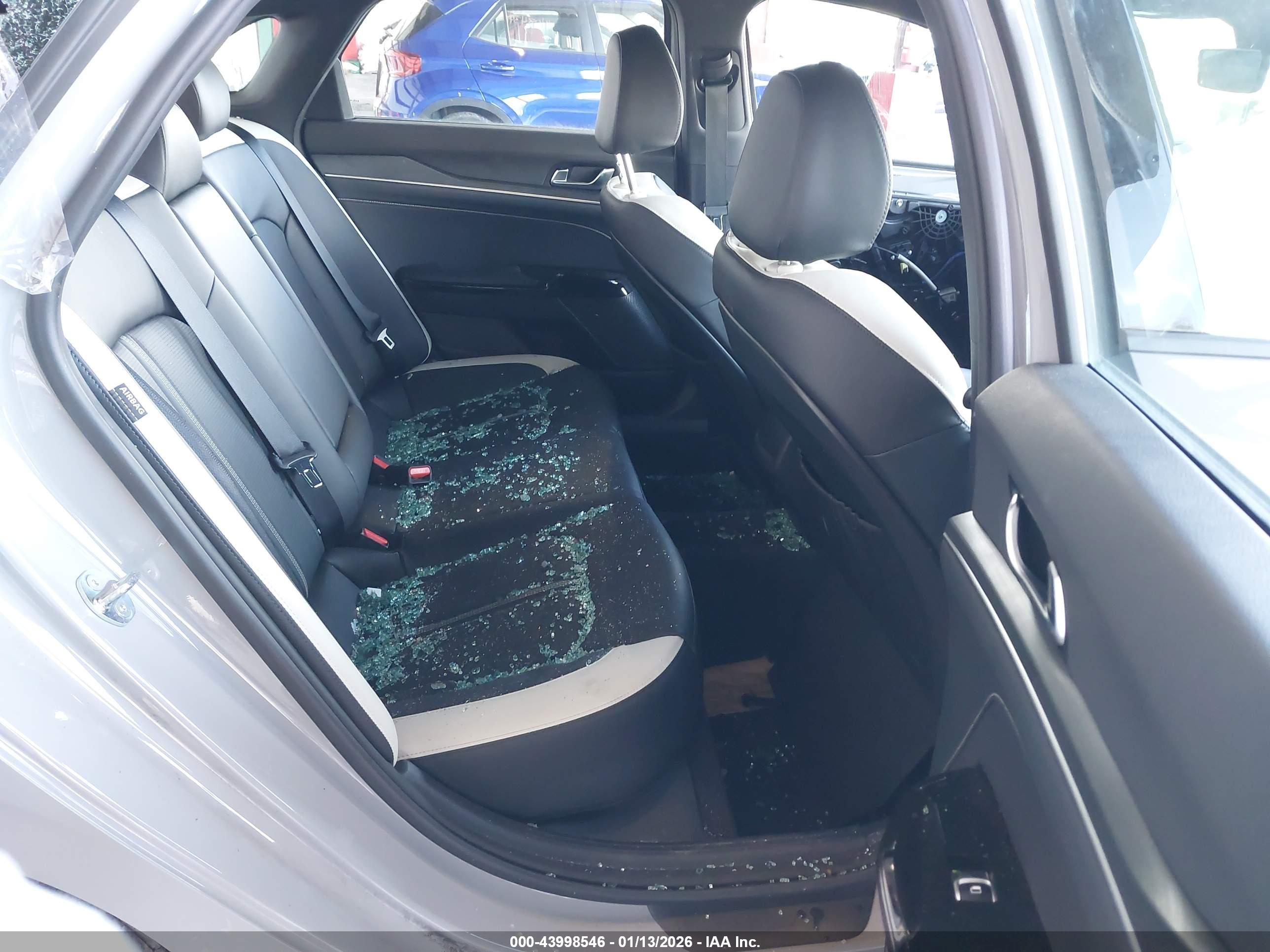 KIA K5 image 8