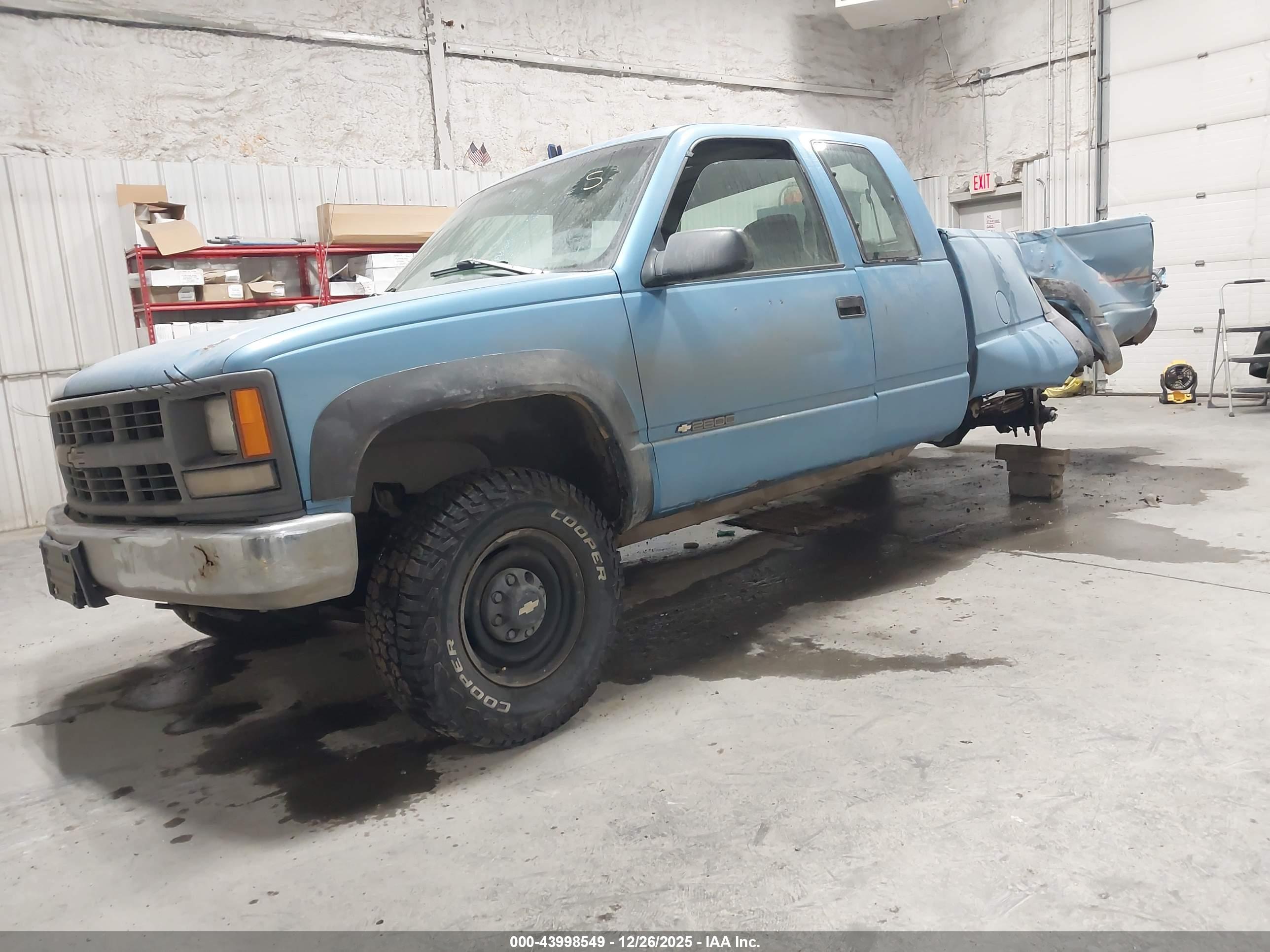 CHEVROLET GMT-400 image 2