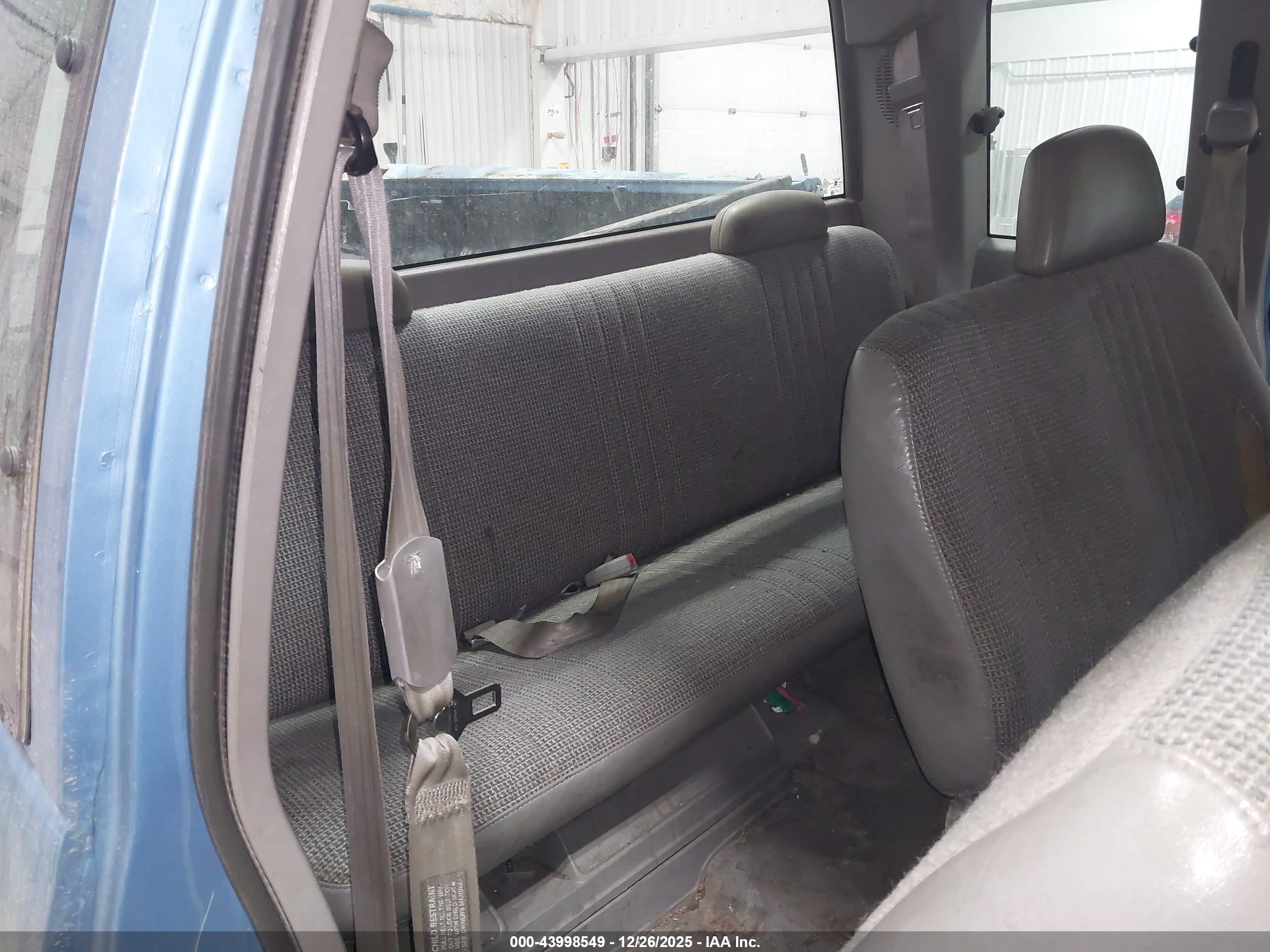 CHEVROLET GMT-400 image 8