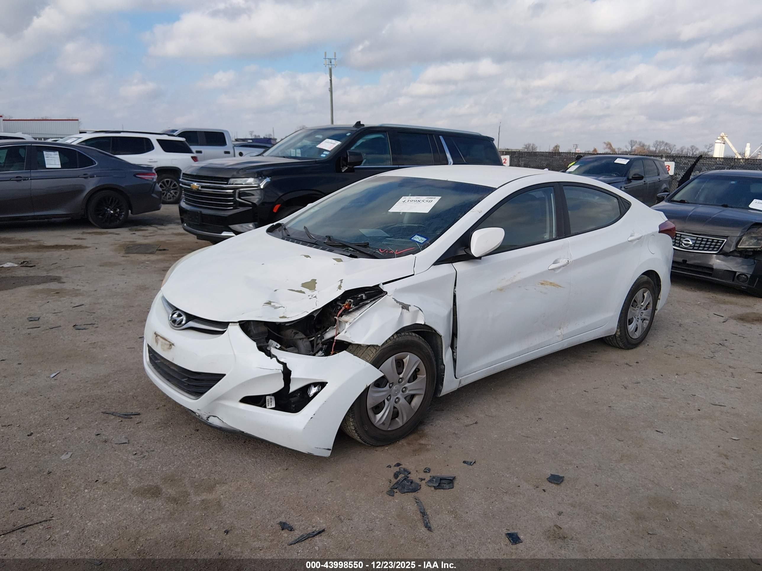 HYUNDAI ELANTRA image 2
