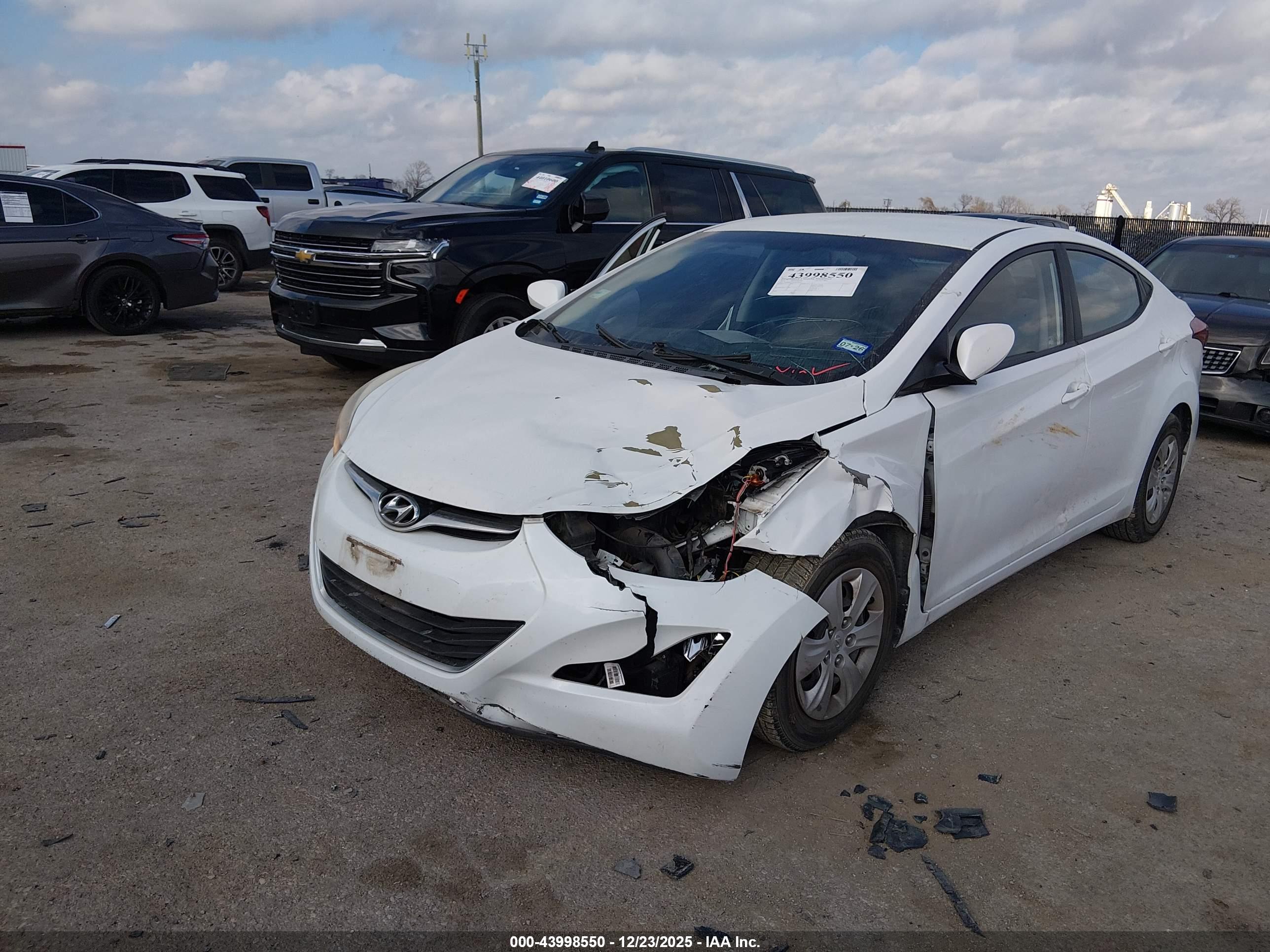 HYUNDAI ELANTRA image 6