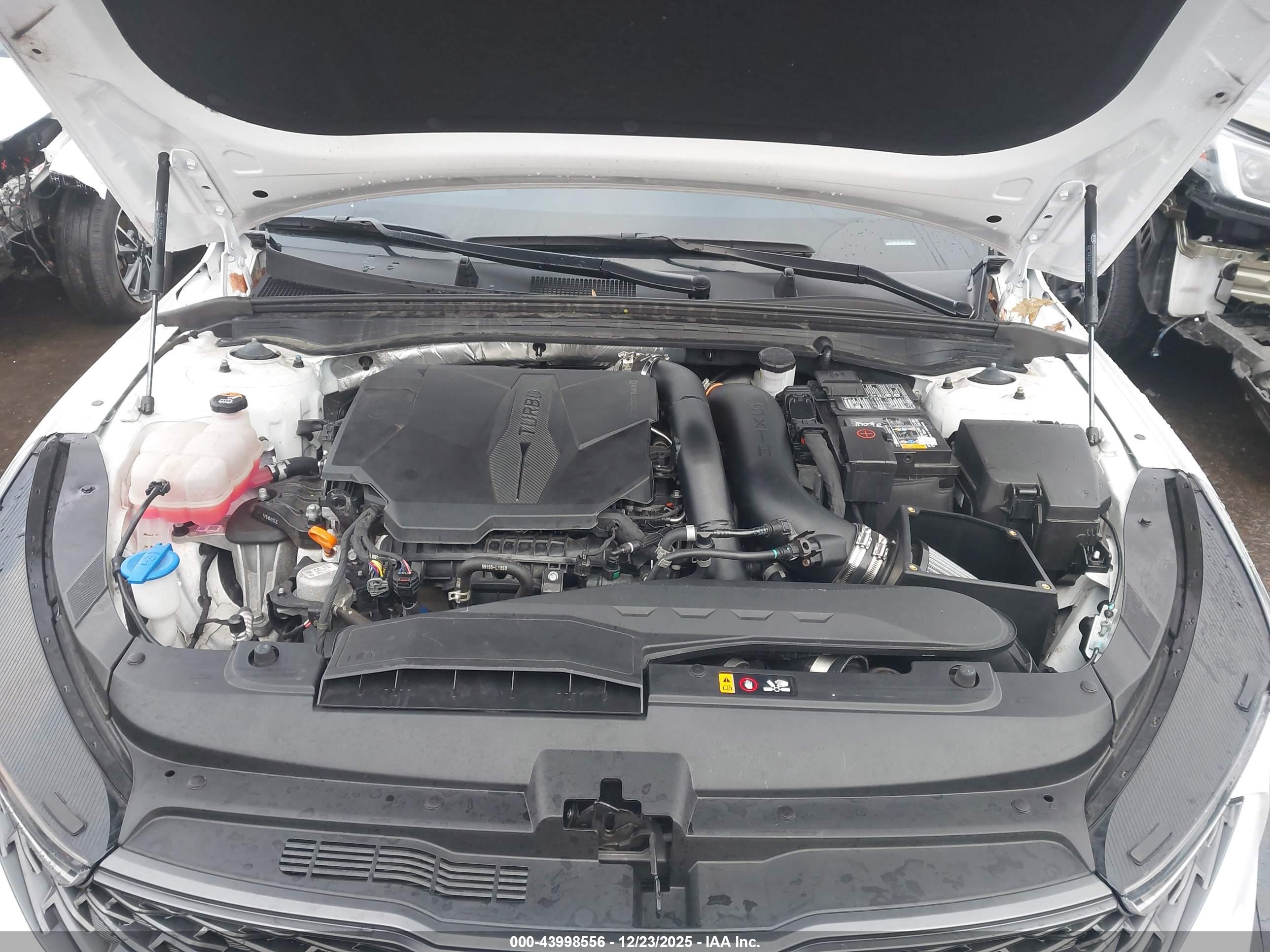 KIA K5 image 10