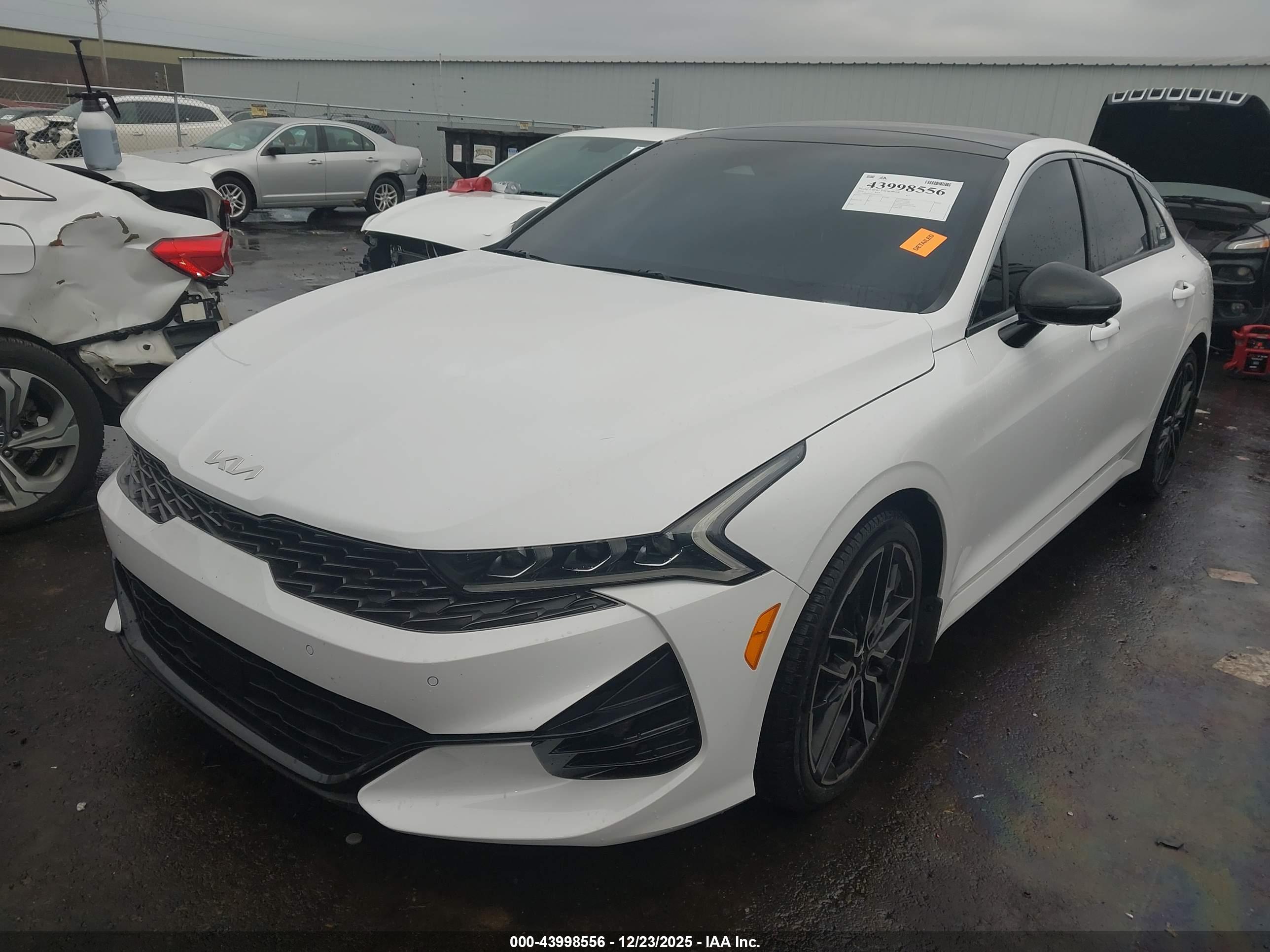 KIA K5 image 2