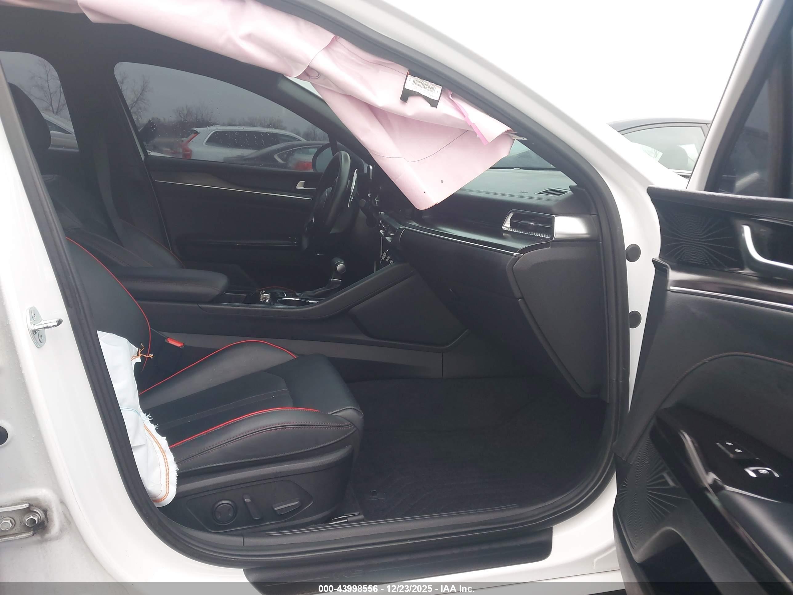 KIA K5 image 5