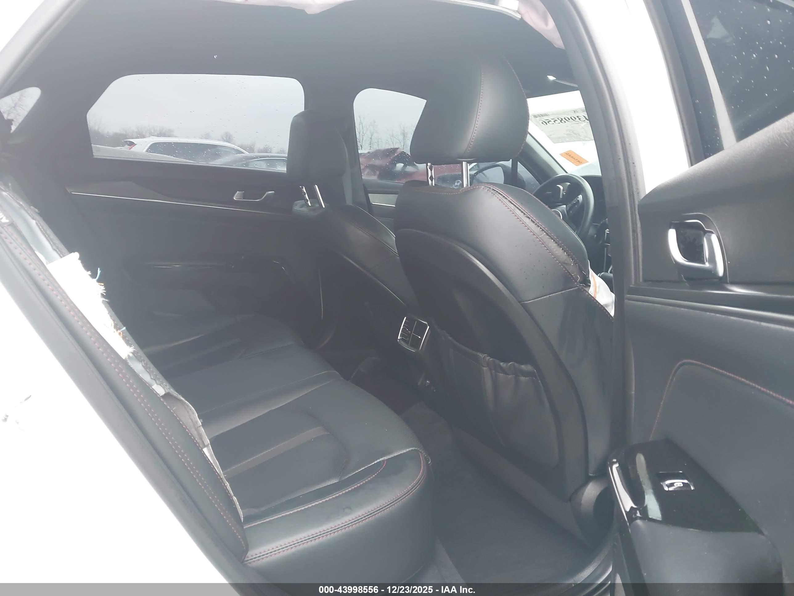 KIA K5 image 8