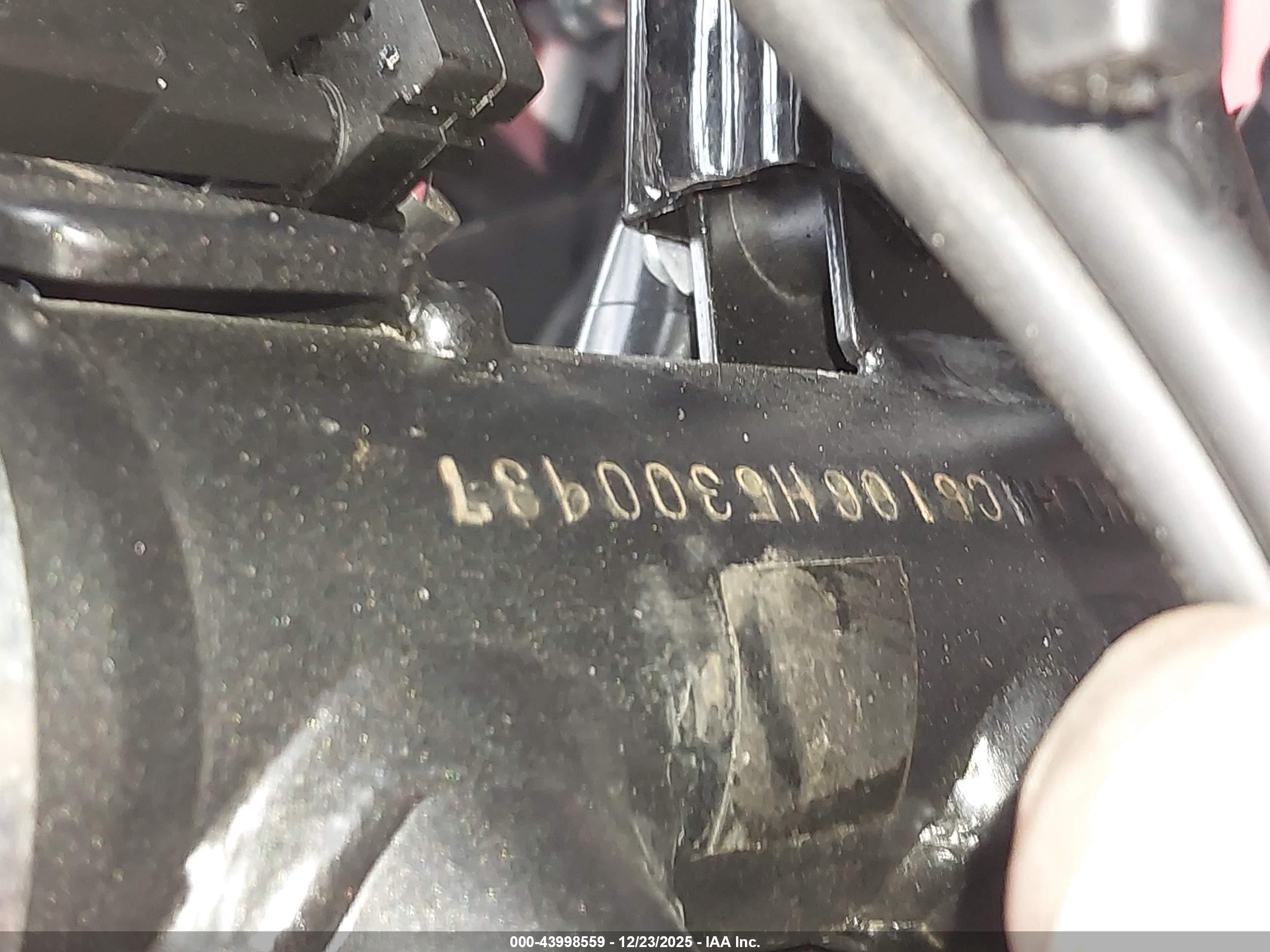 HONDA CBR300 image 10