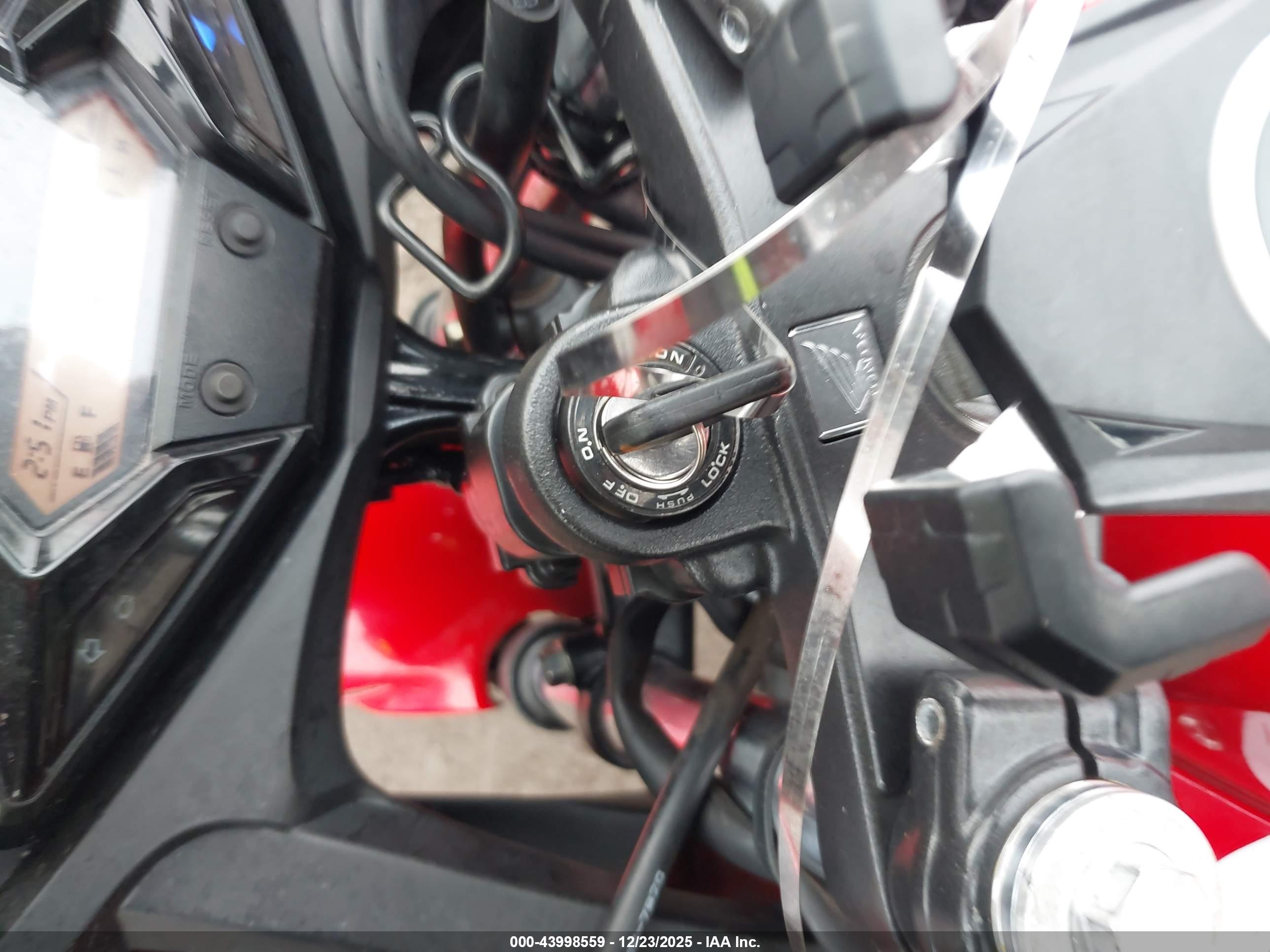 HONDA CBR300 image 11
