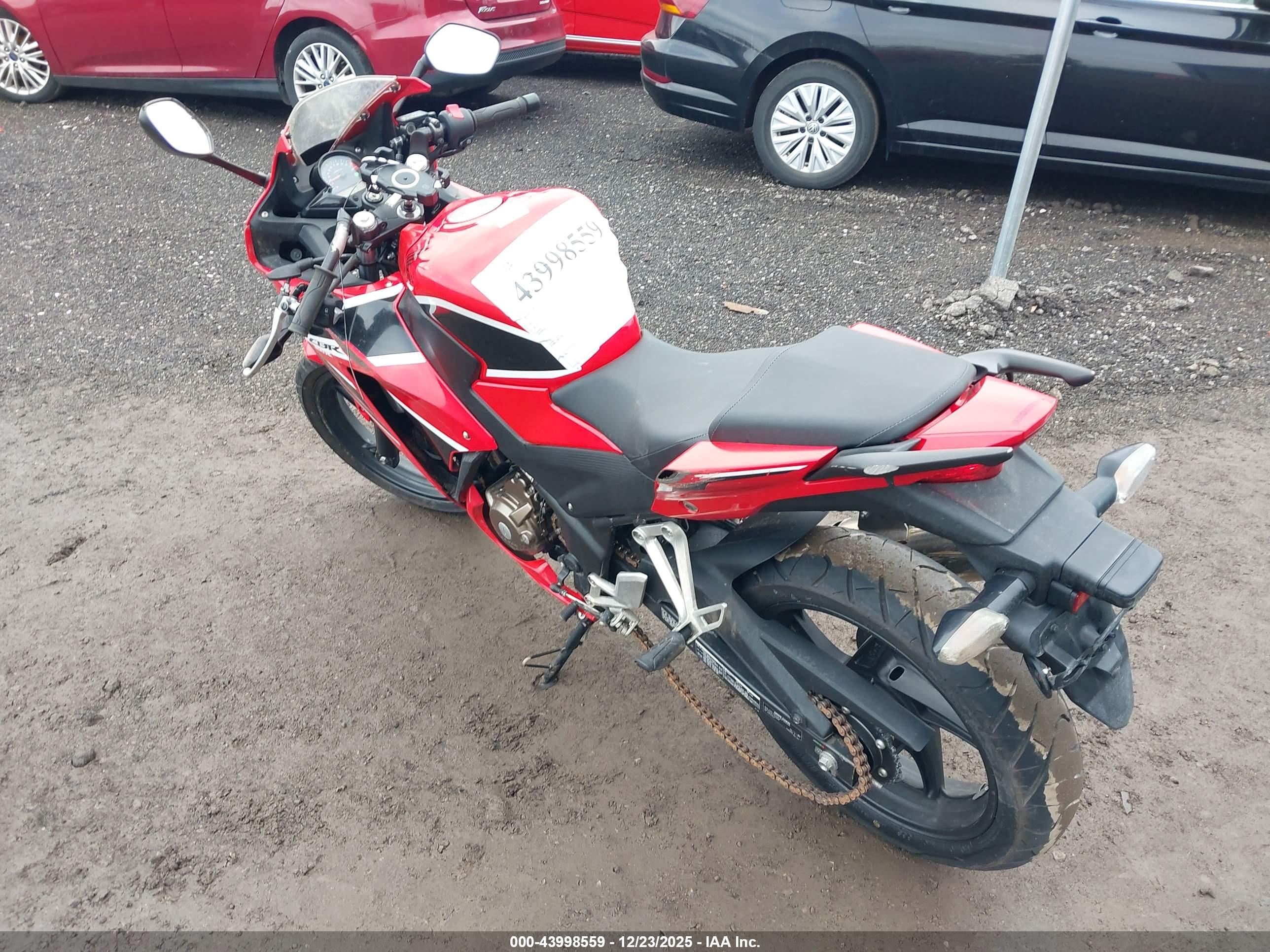HONDA CBR300 image 3
