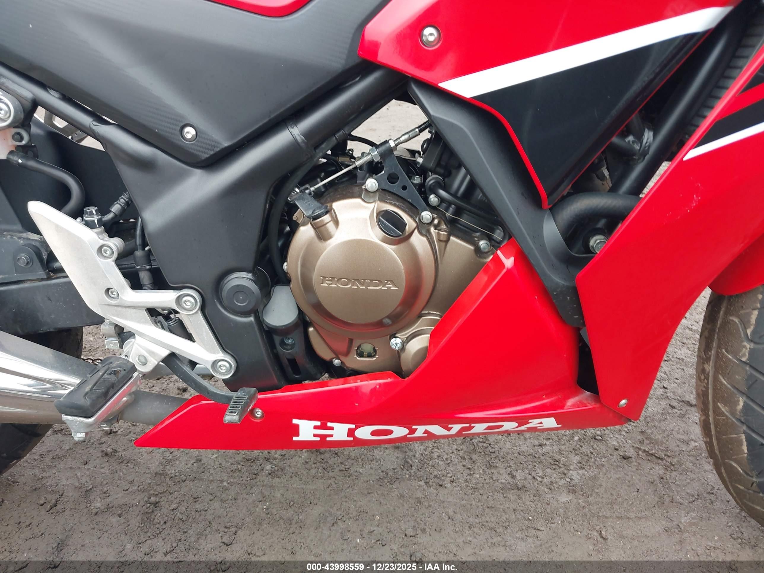 HONDA CBR300 image 8