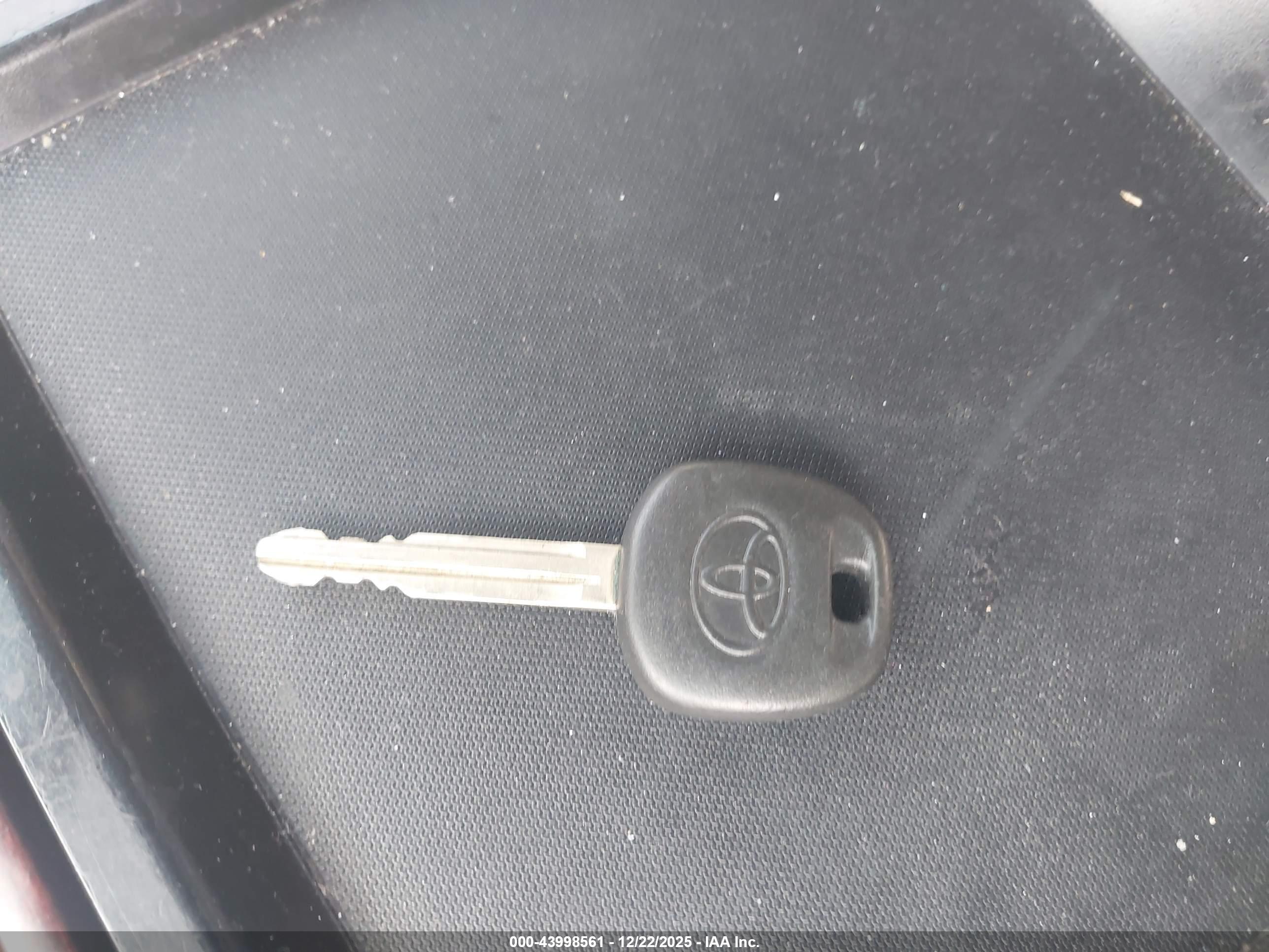 TOYOTA SIENNA image 11