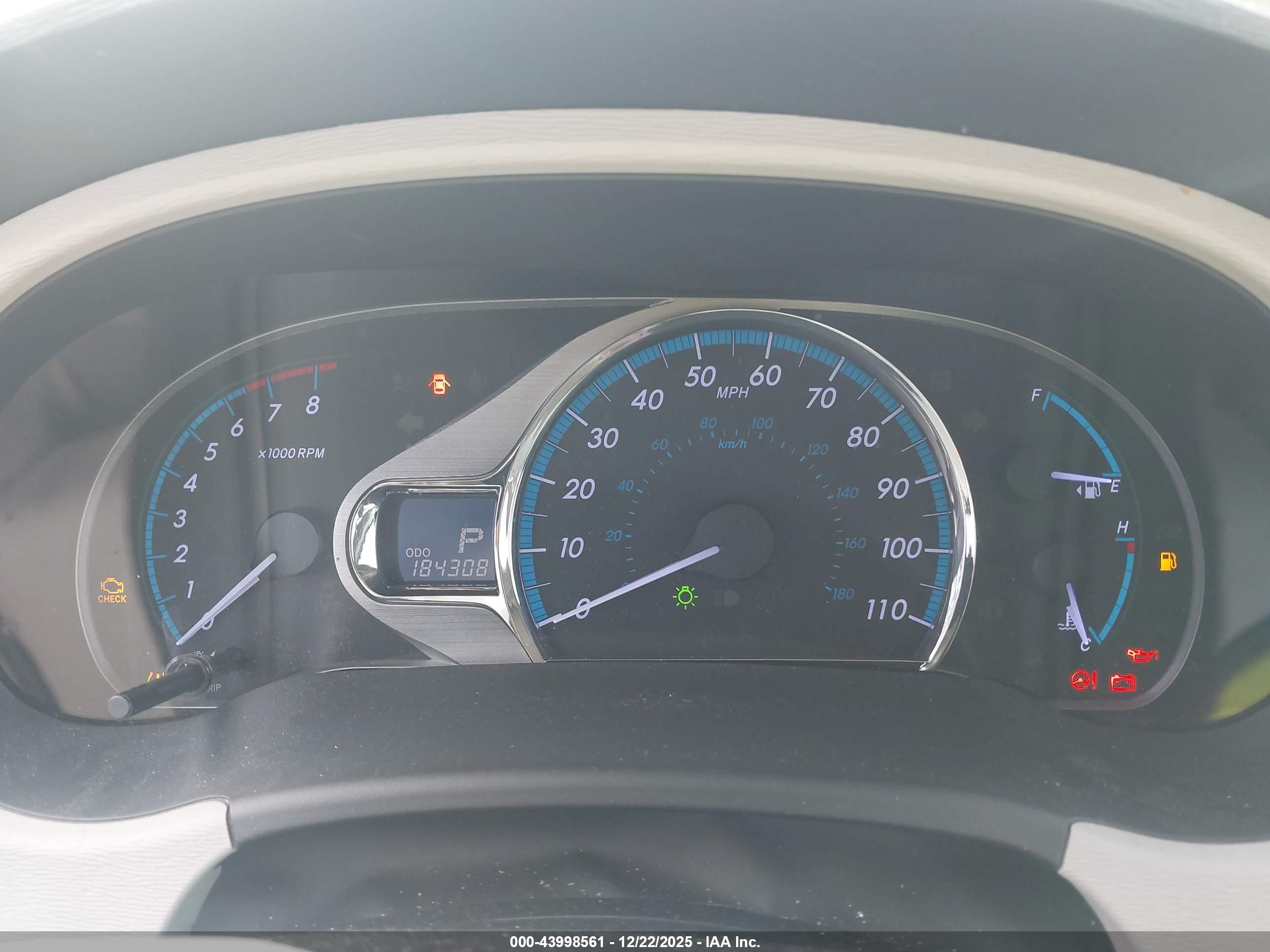 TOYOTA SIENNA image 7