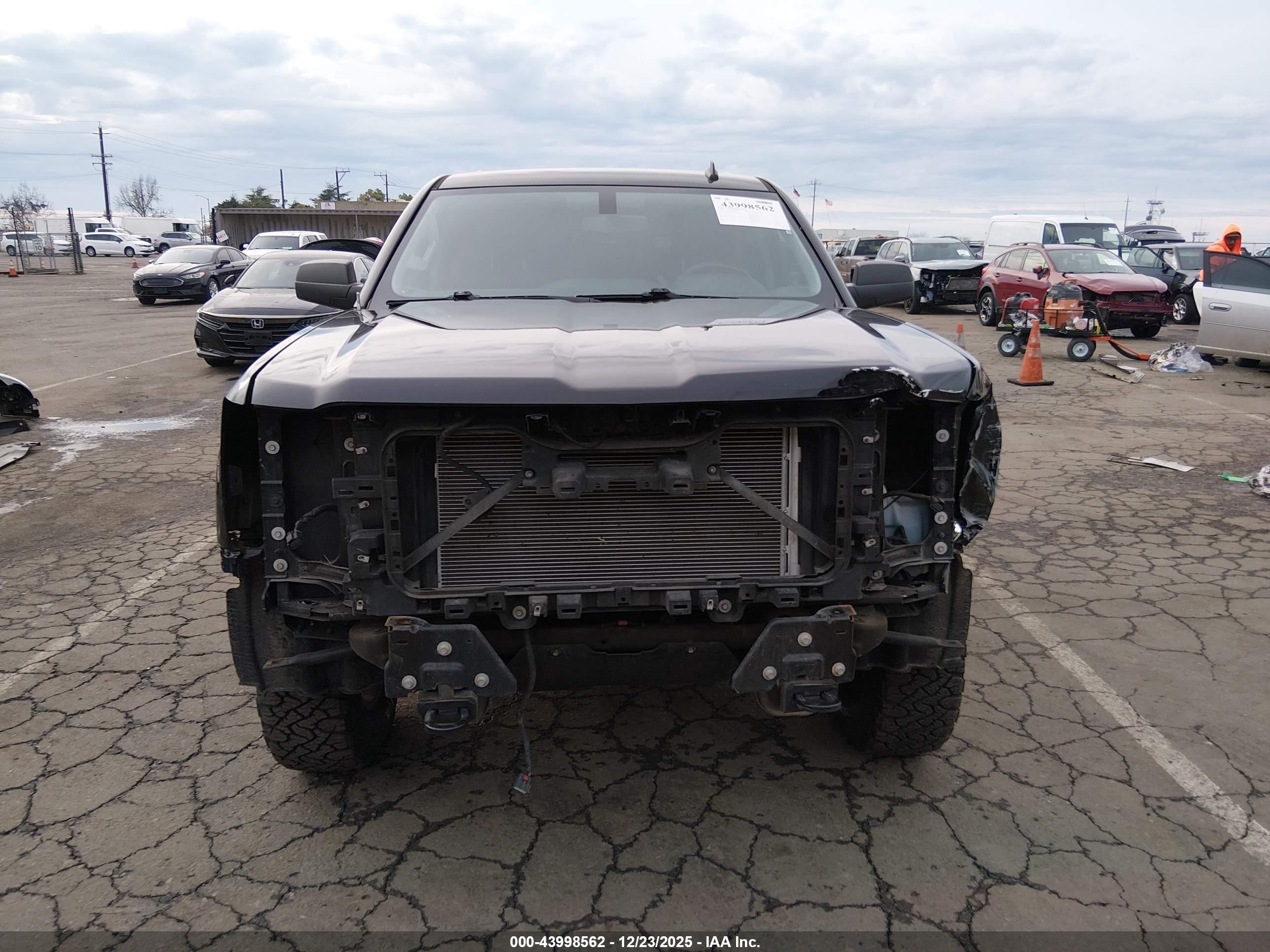 CHEVROLET SILVERADO image 6