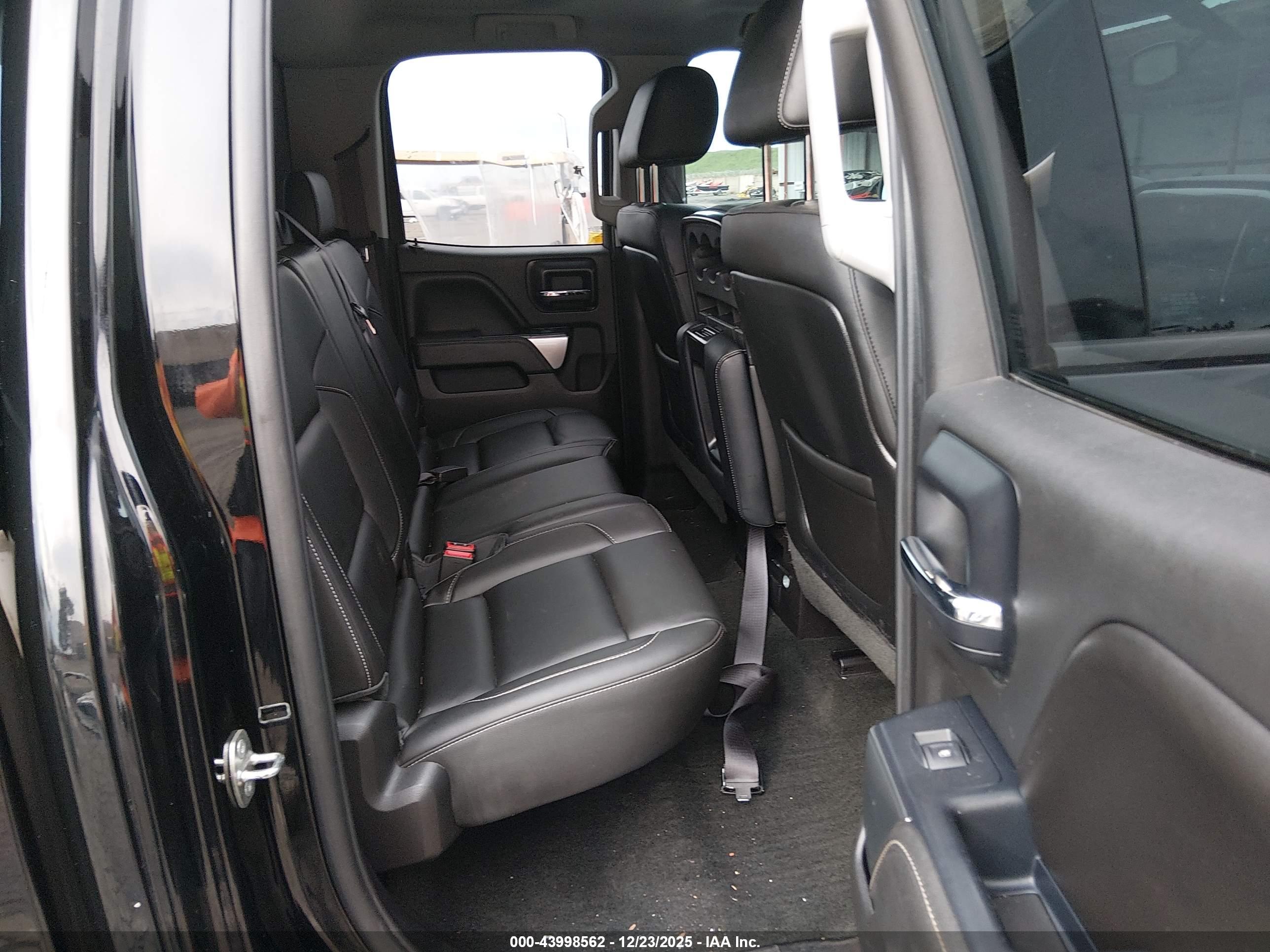 CHEVROLET SILVERADO image 8