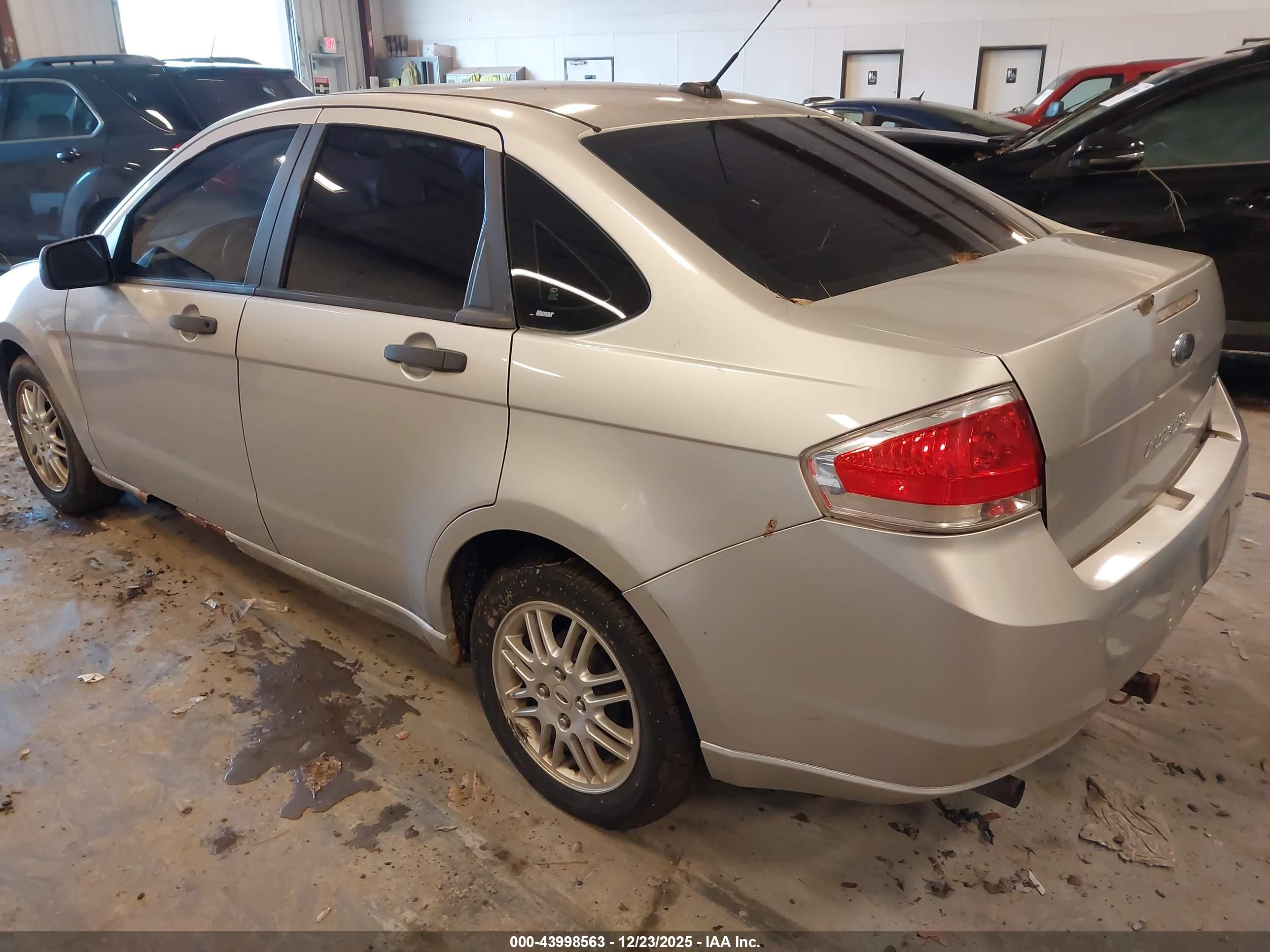 FORD FOCUS image 3