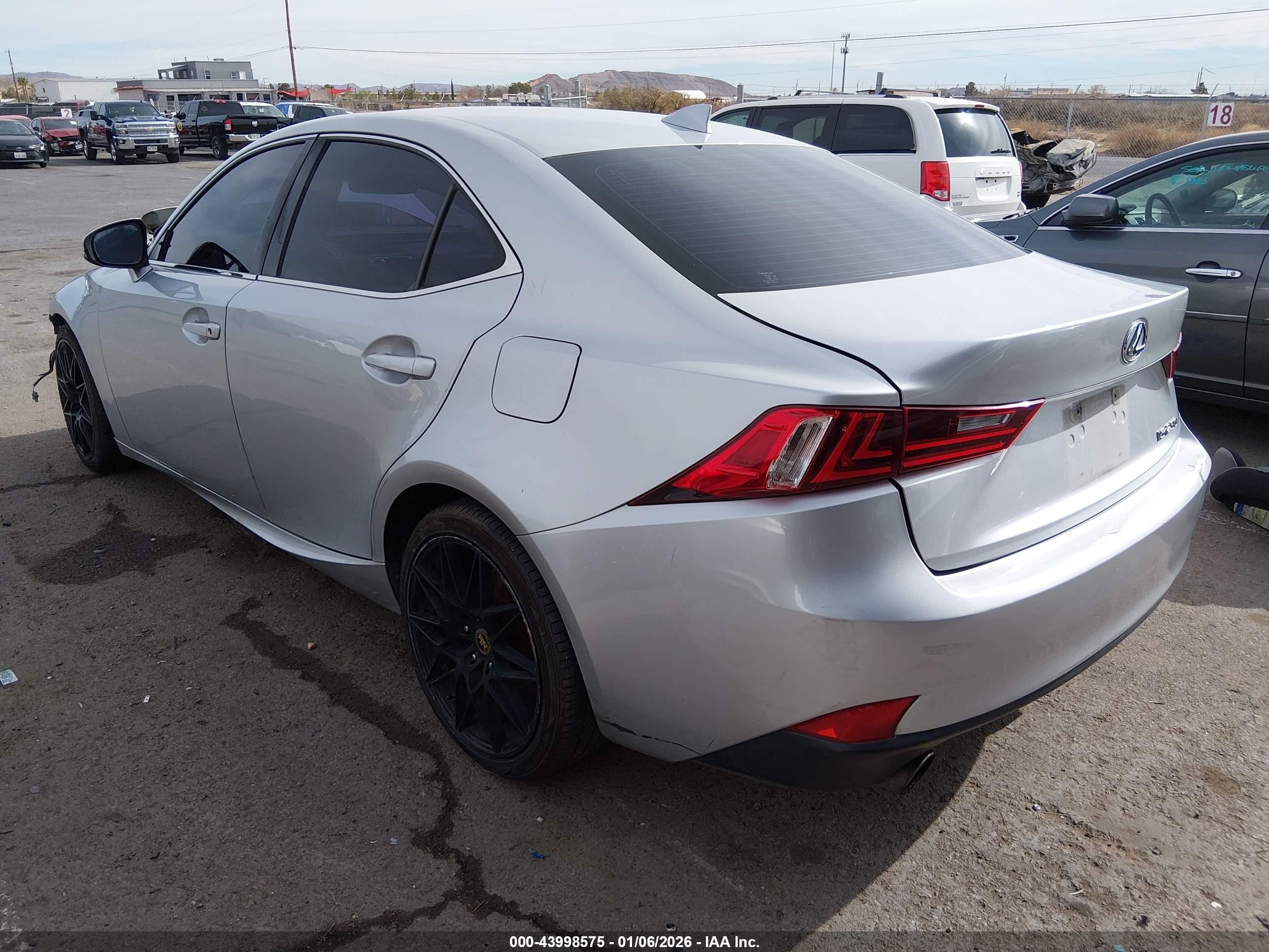 LEXUS IS image 3