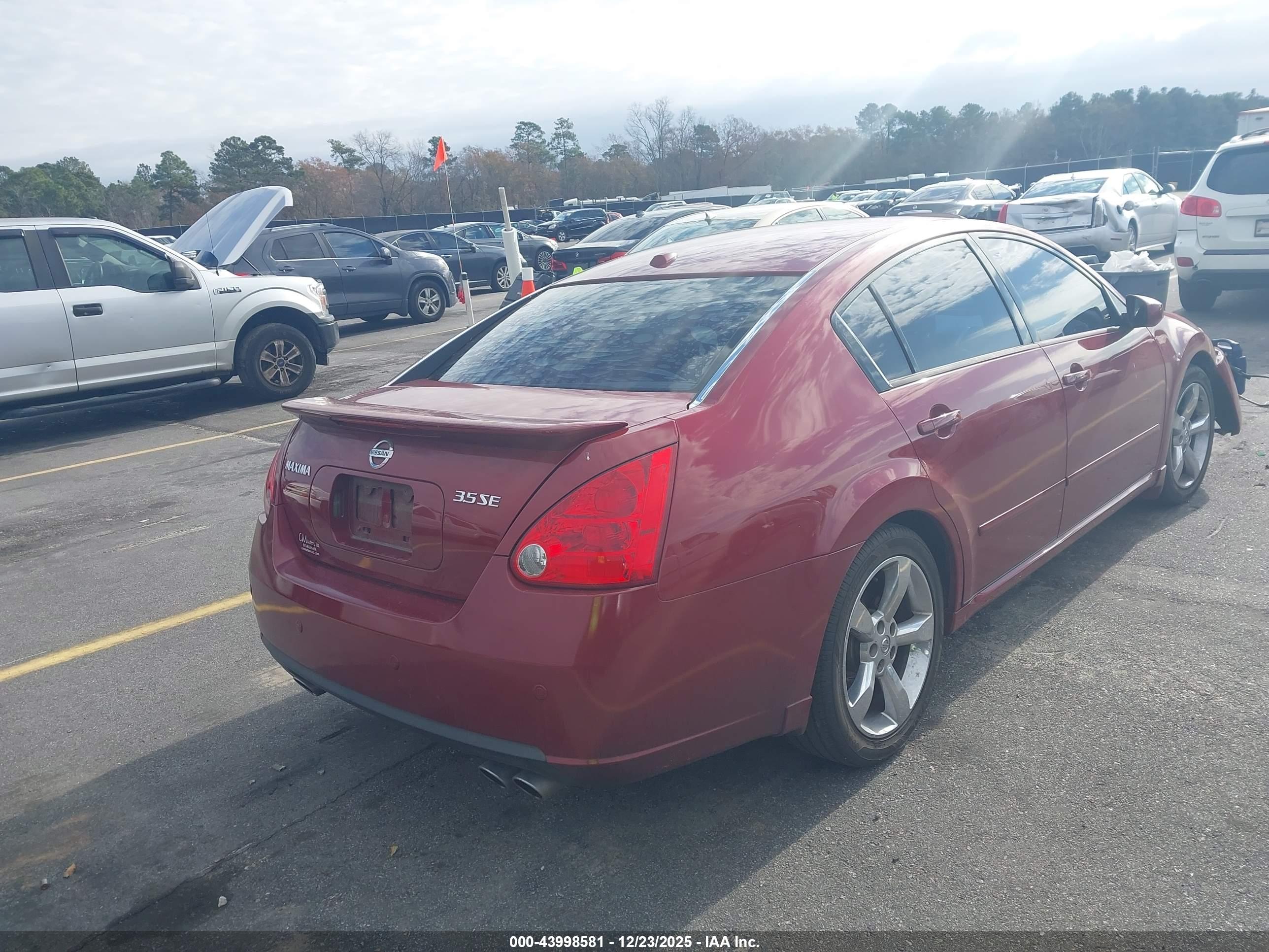 NISSAN MAXIMA image 4
