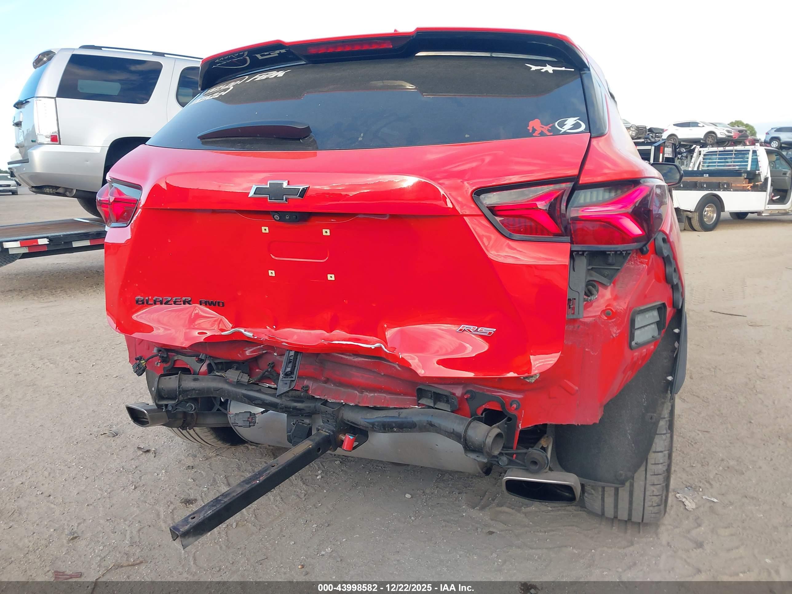 CHEVROLET BLAZER image 6