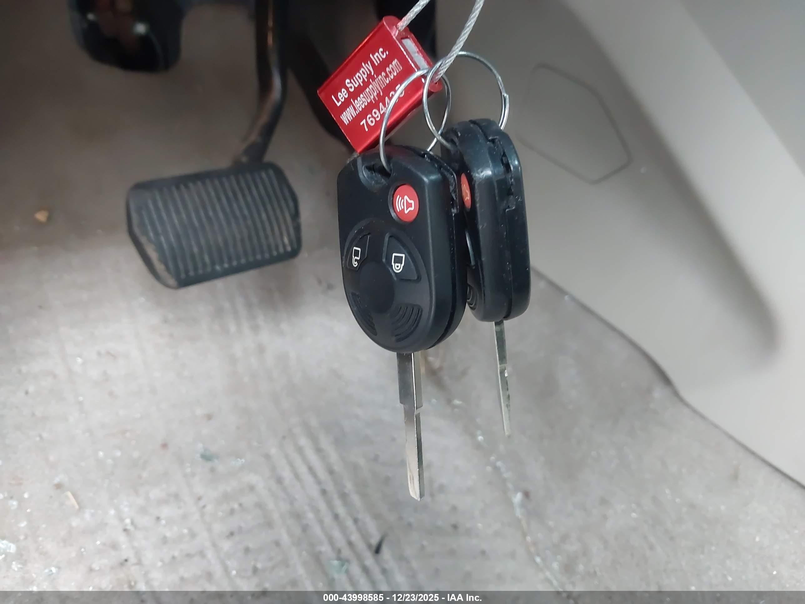 FORD ESCAPE image 11