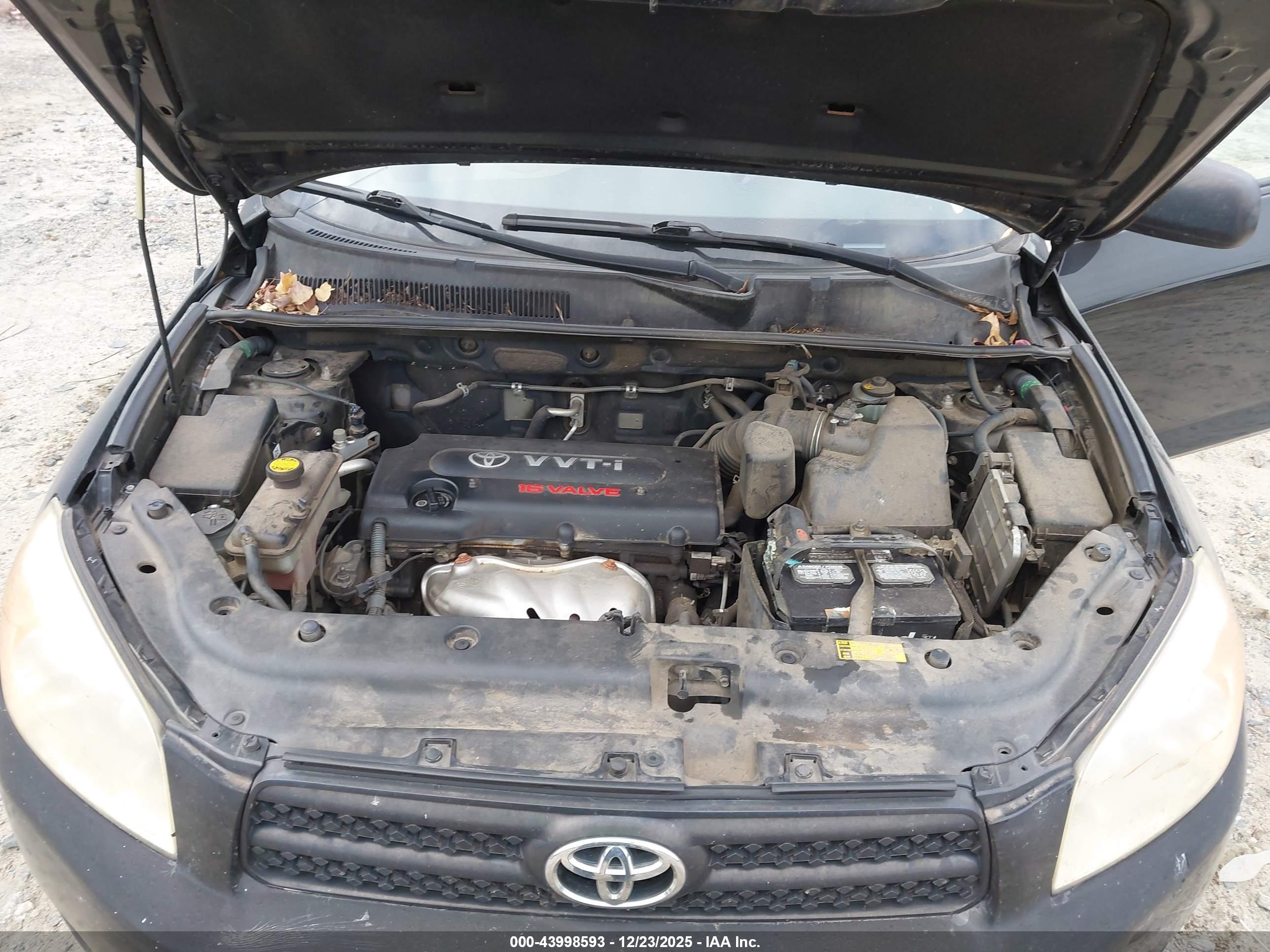 TOYOTA RAV4 image 10