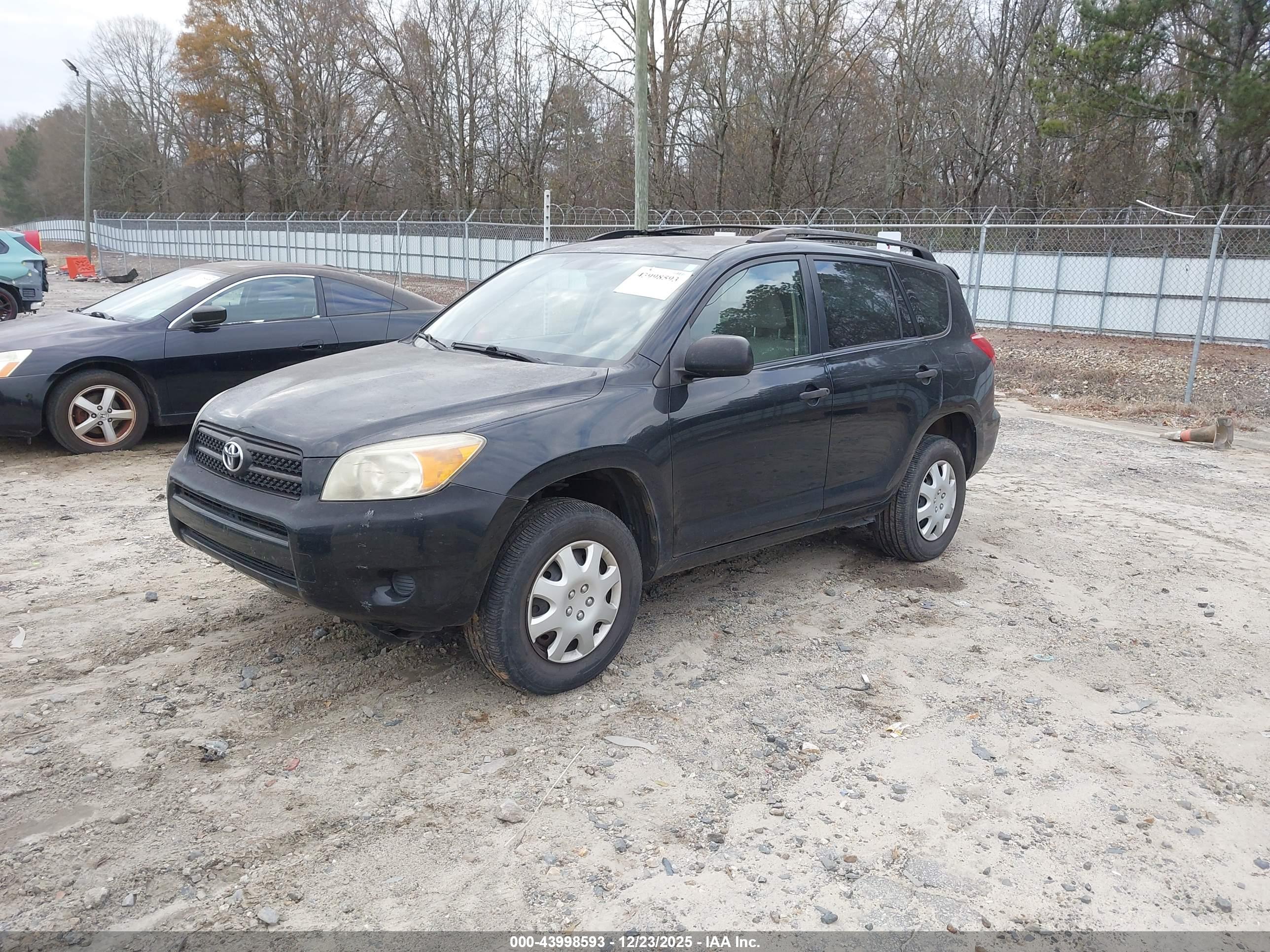 TOYOTA RAV4 image 2