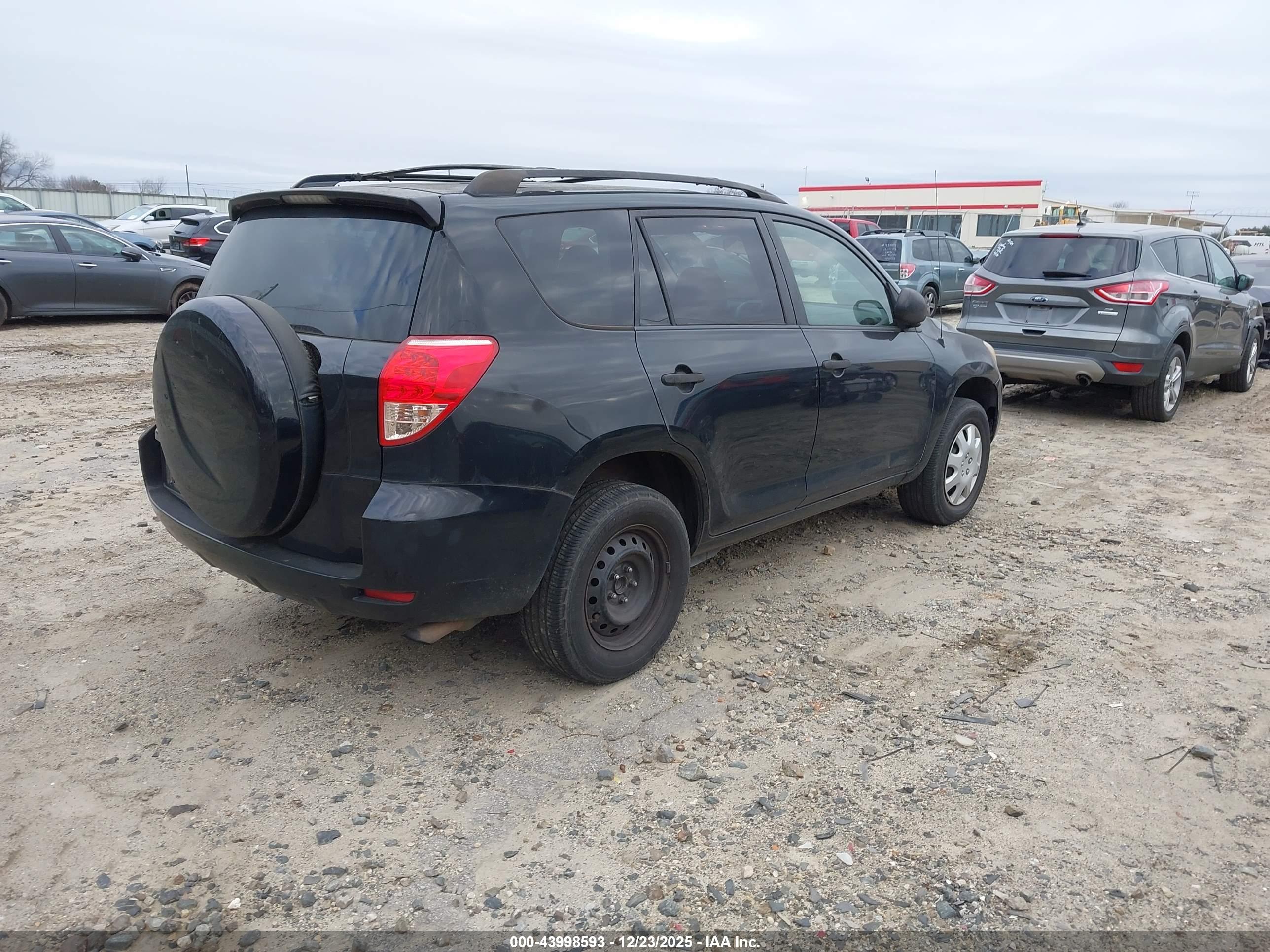 TOYOTA RAV4 image 4