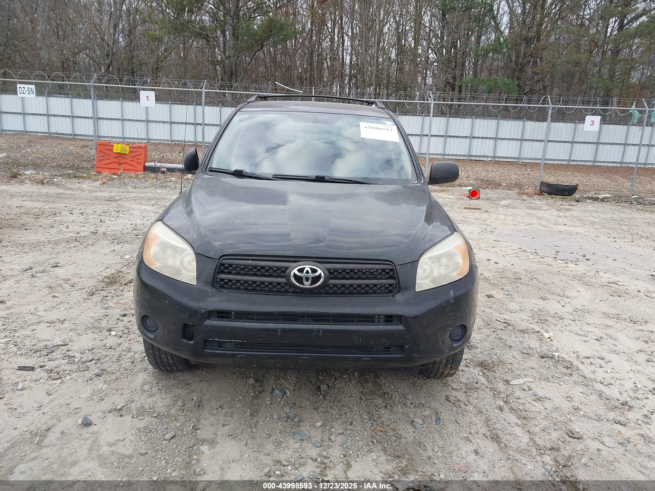 TOYOTA RAV4 image 6