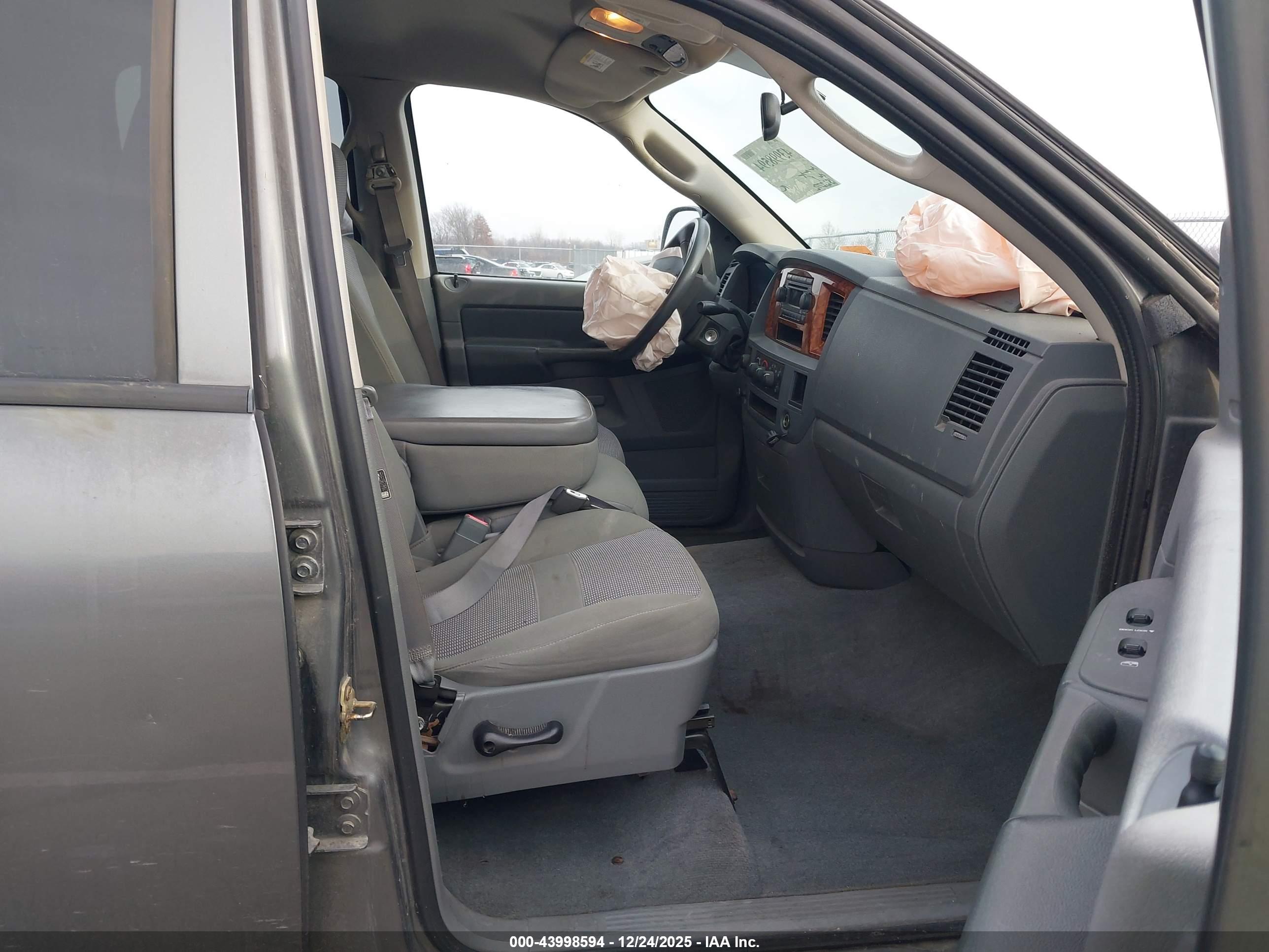DODGE RAM image 5