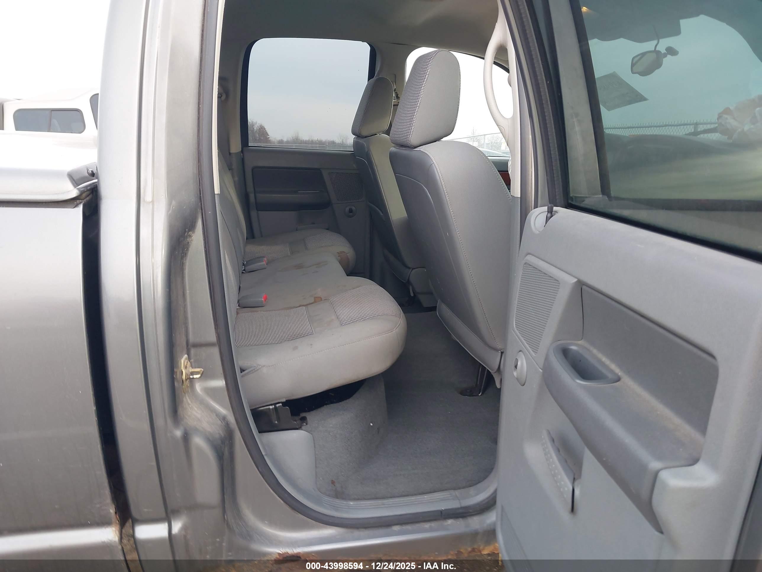 DODGE RAM image 8