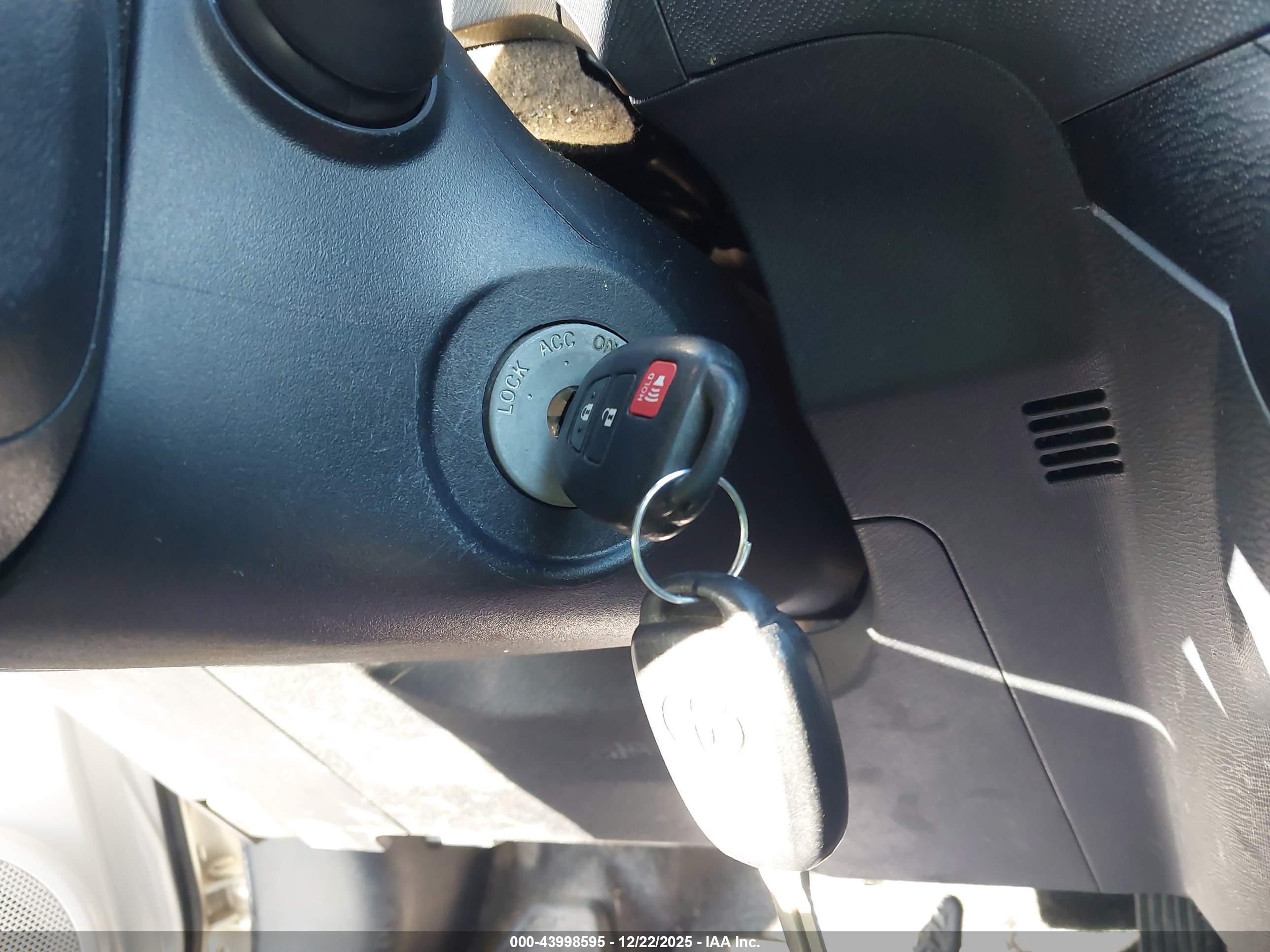 TOYOTA PRIUS image 11