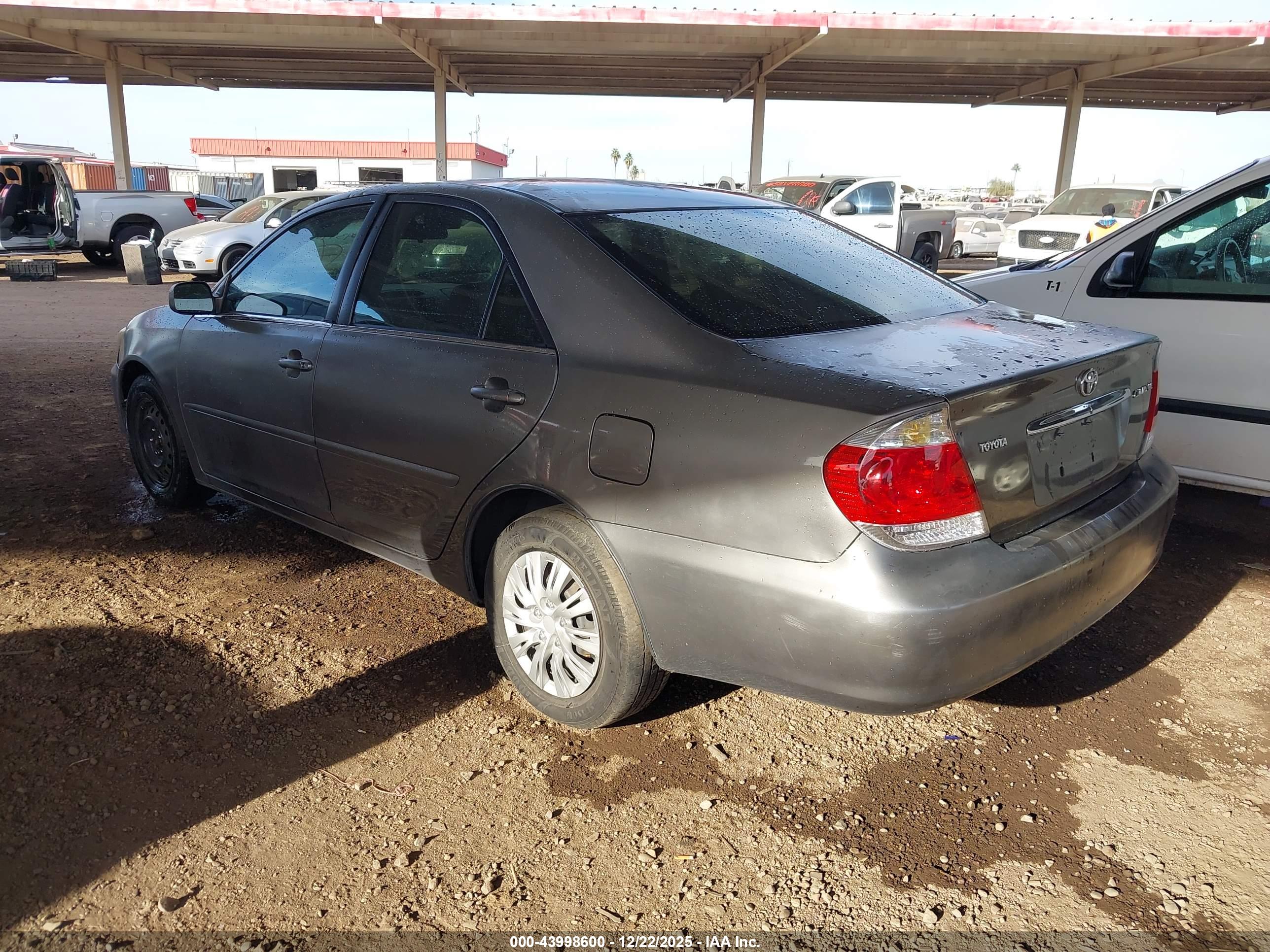 TOYOTA CAMRY image 3