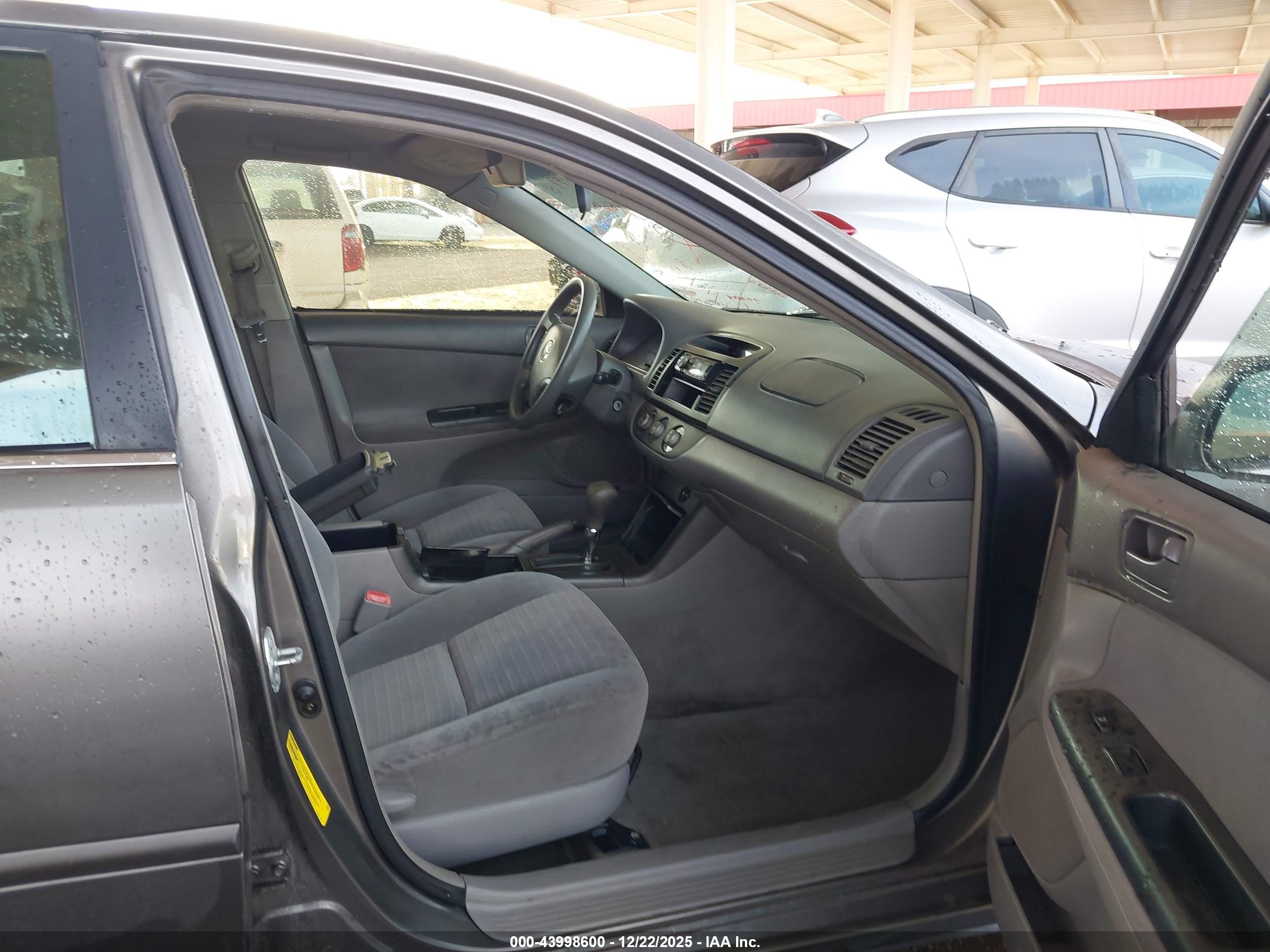 TOYOTA CAMRY image 5