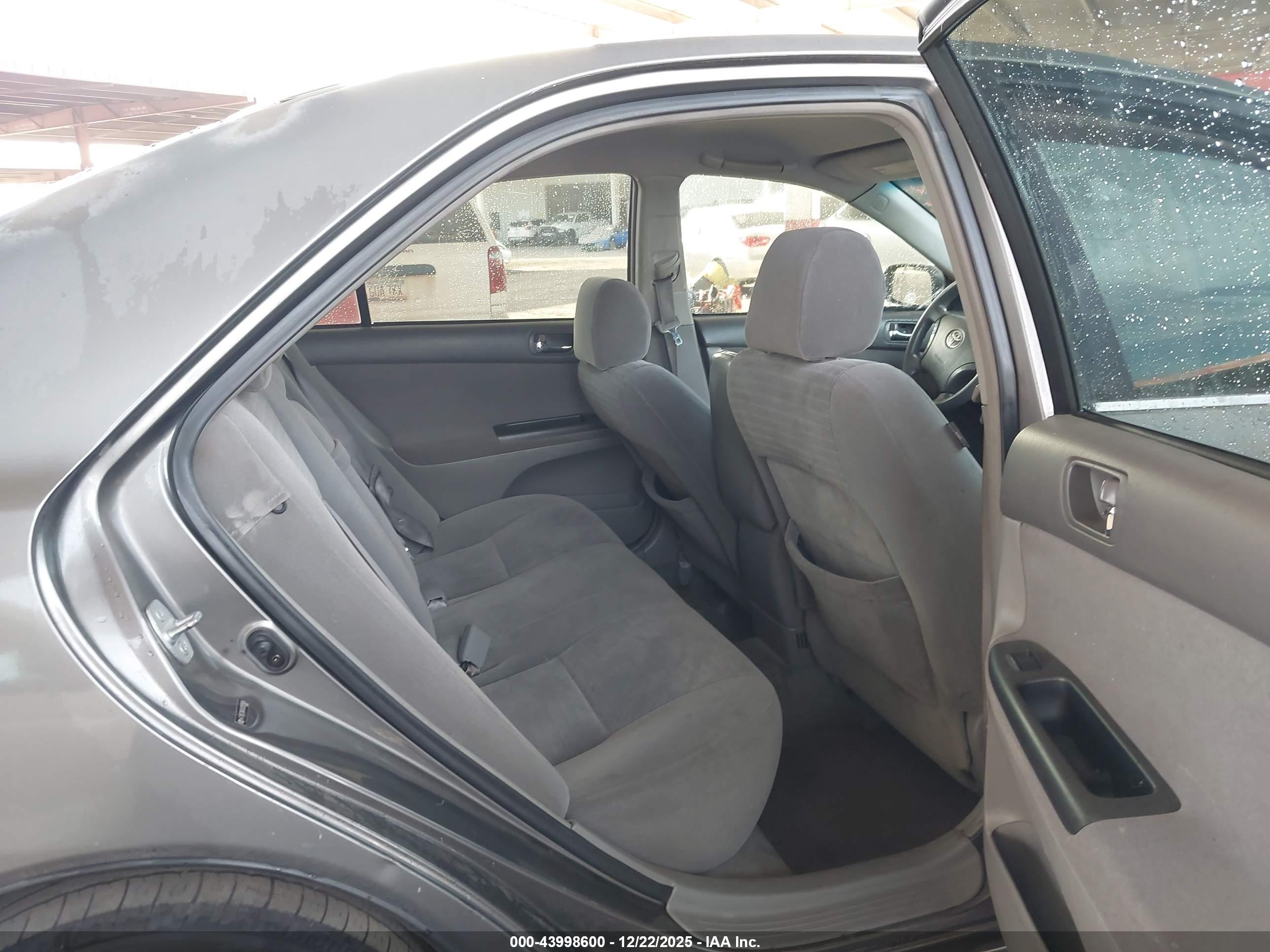 TOYOTA CAMRY image 8