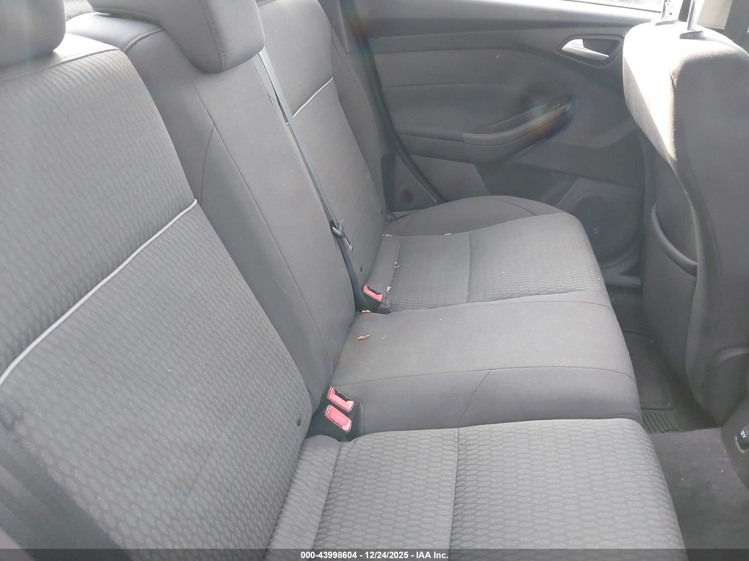 FORD FOCUS image 8