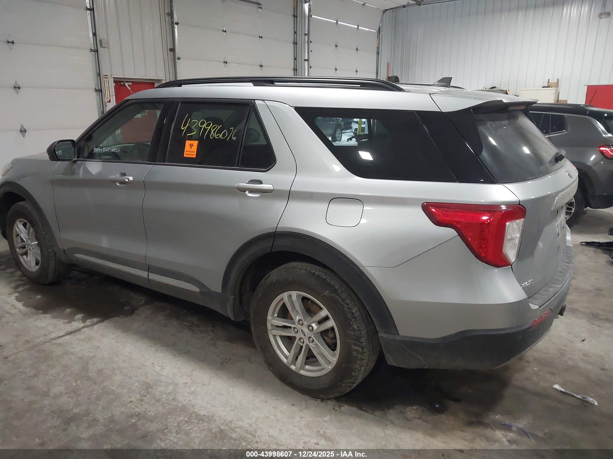 FORD EXPLORER image 3