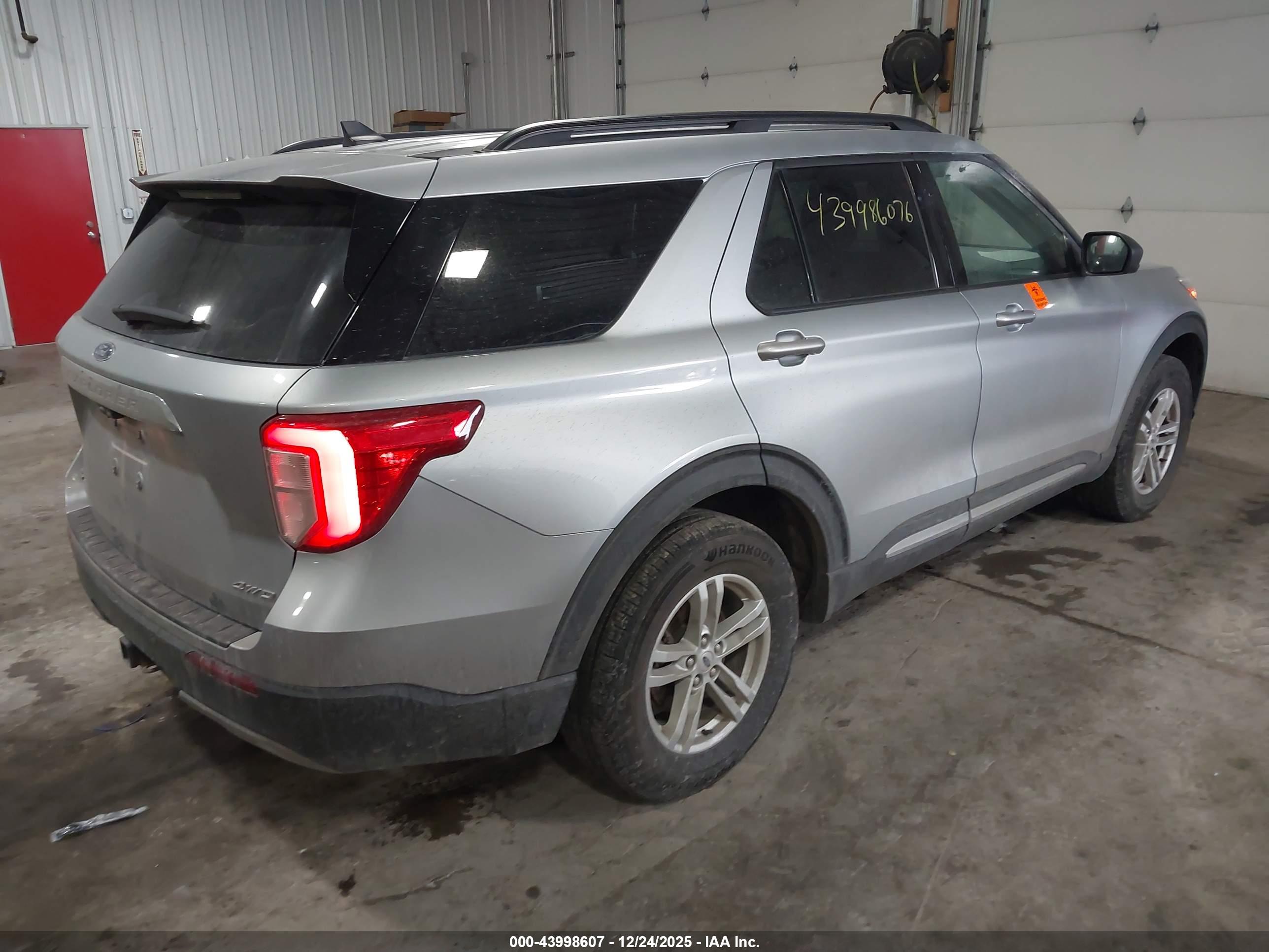 FORD EXPLORER image 4