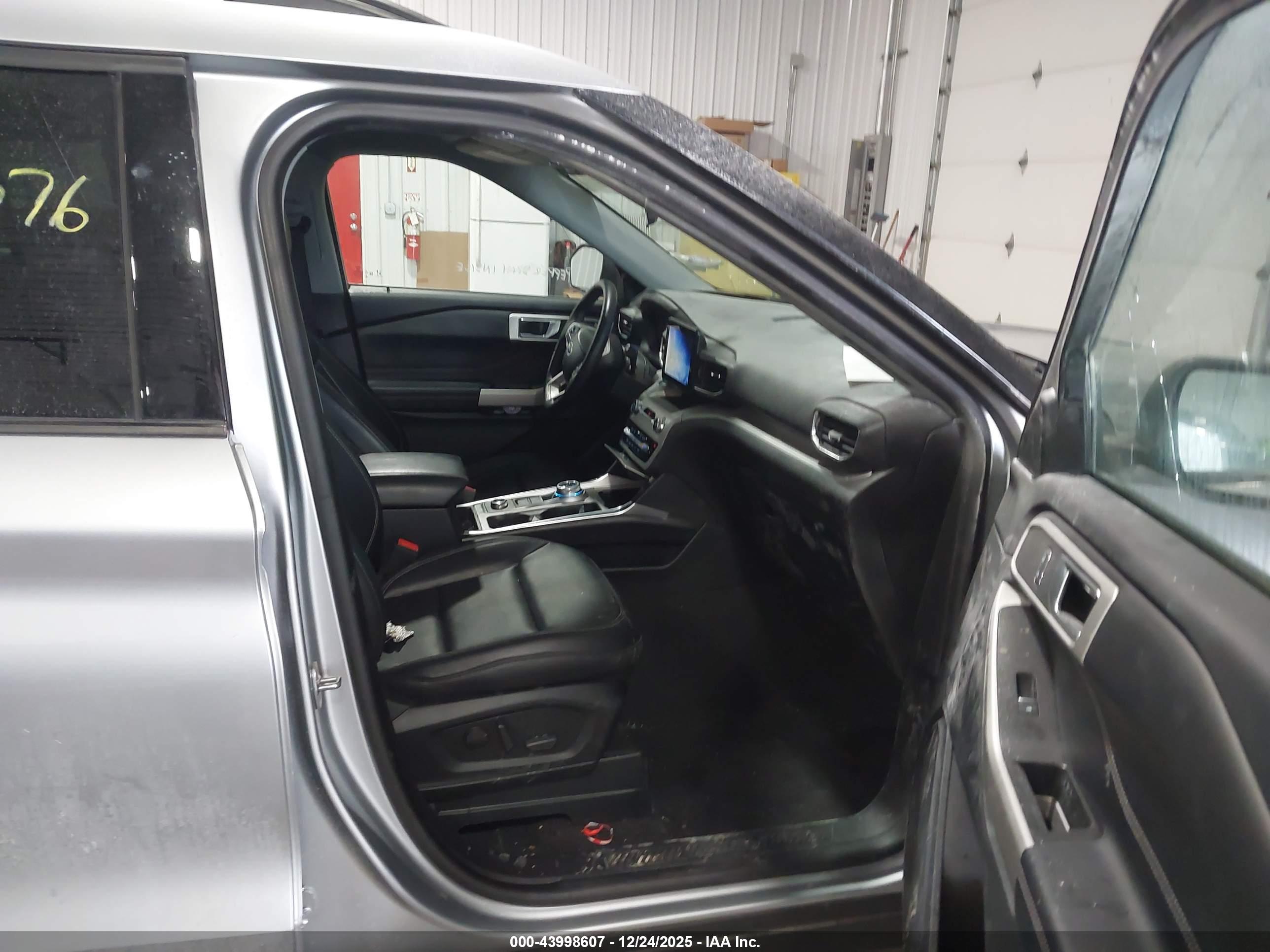FORD EXPLORER image 5