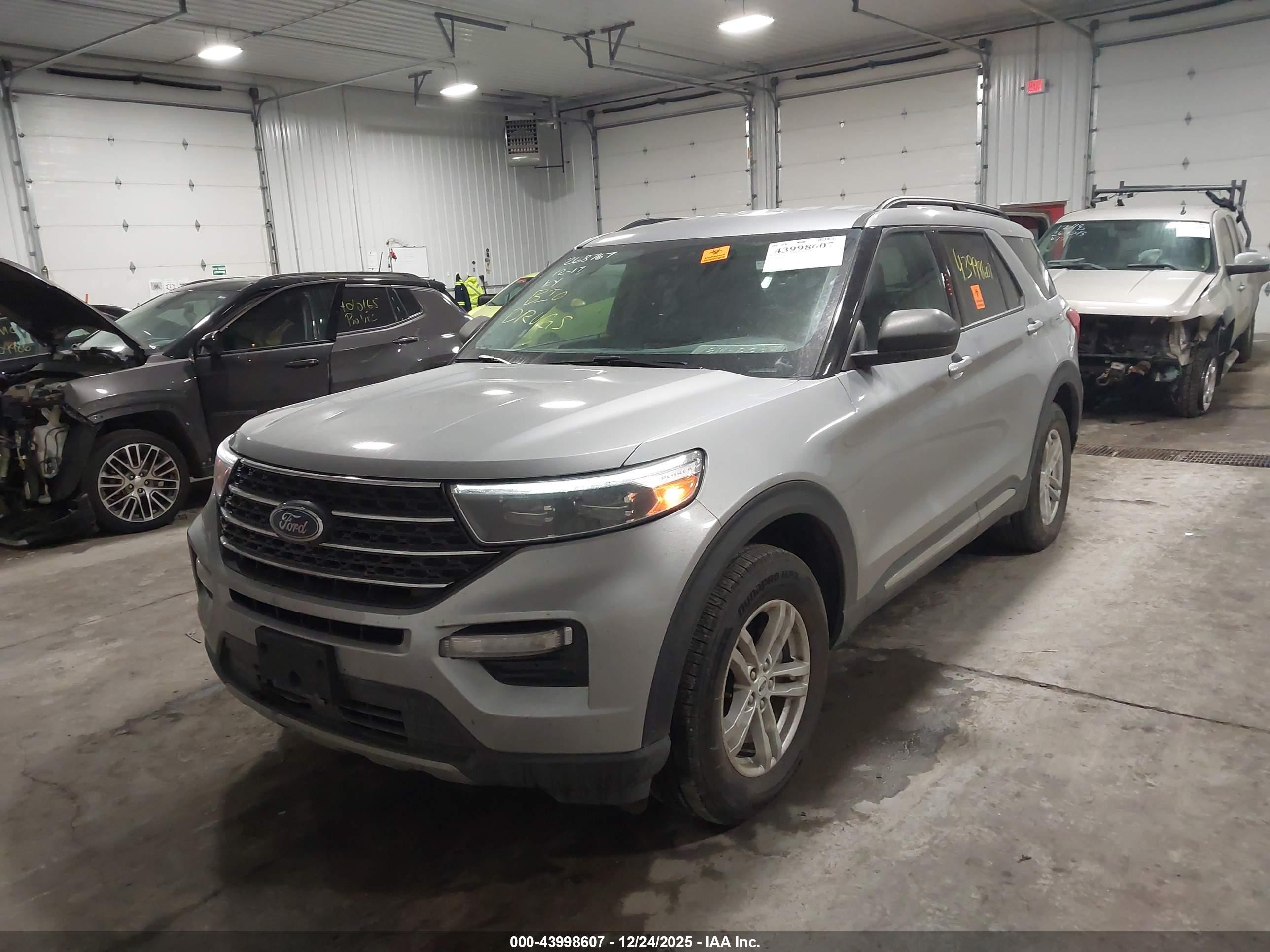 FORD EXPLORER image 6
