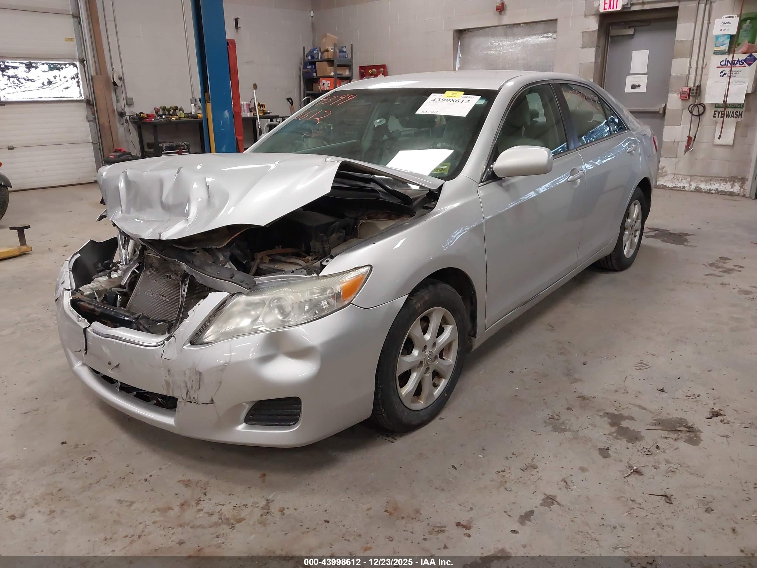 TOYOTA CAMRY image 2