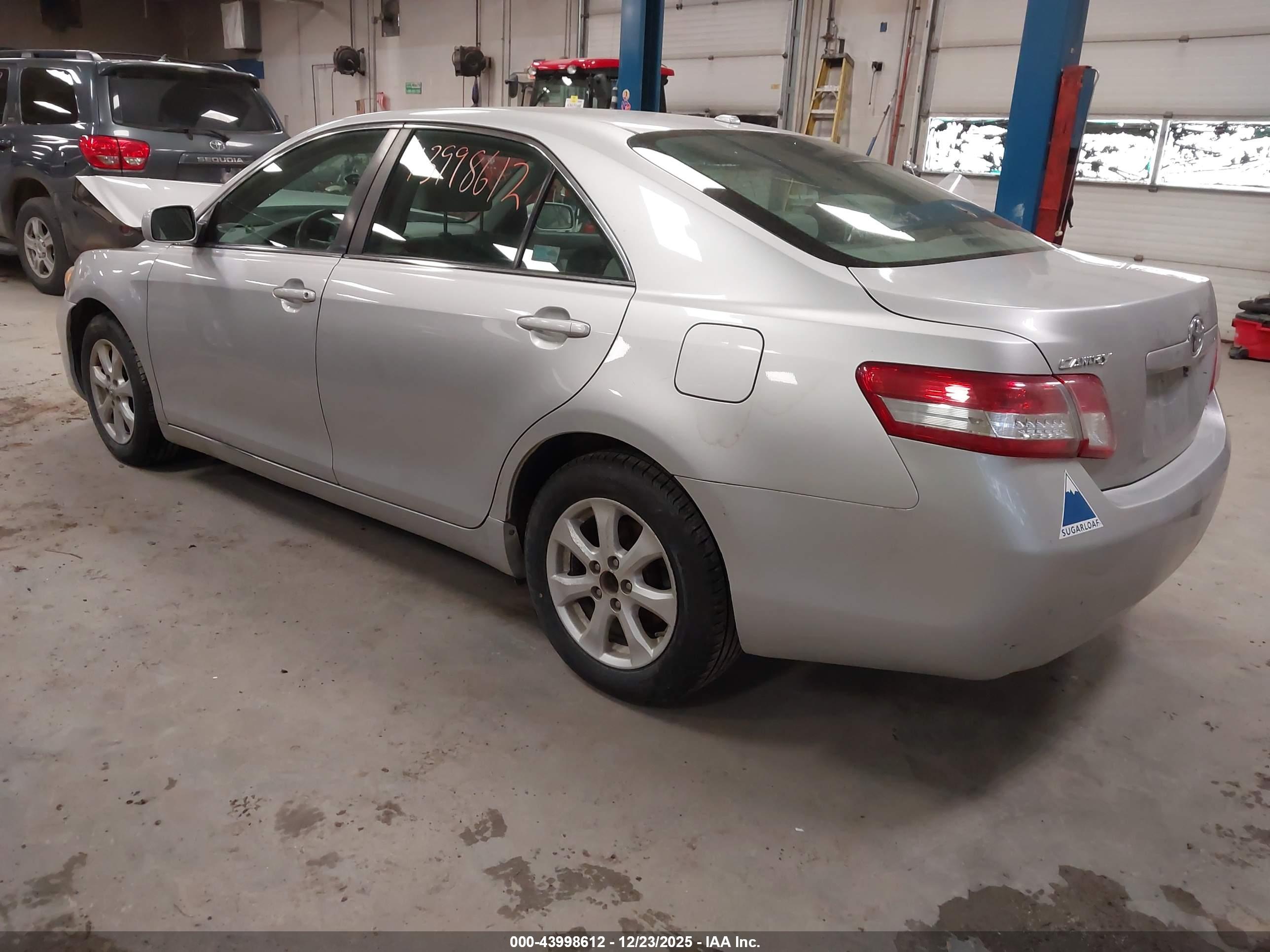 TOYOTA CAMRY image 3
