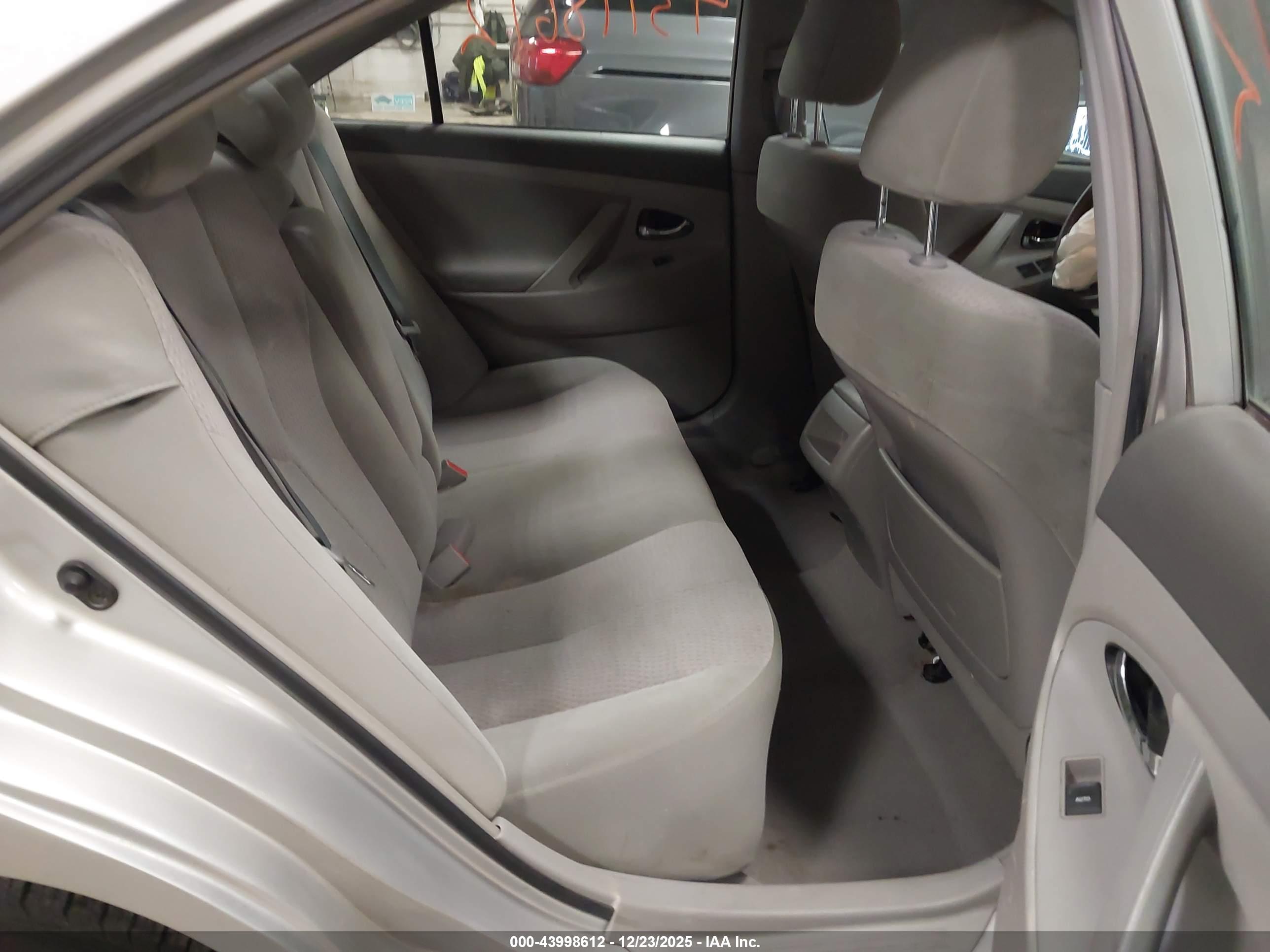TOYOTA CAMRY image 8