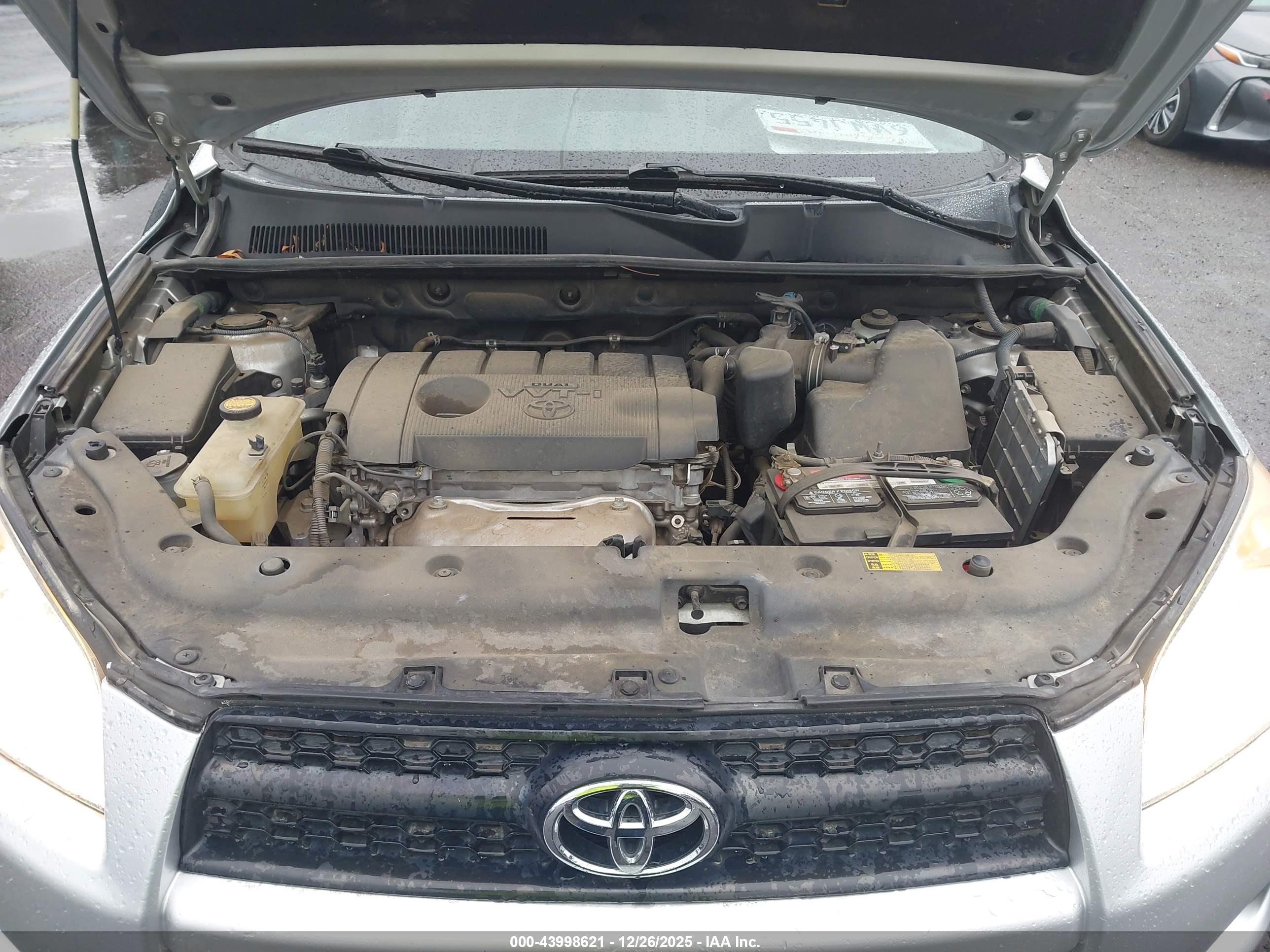 TOYOTA RAV4 image 10