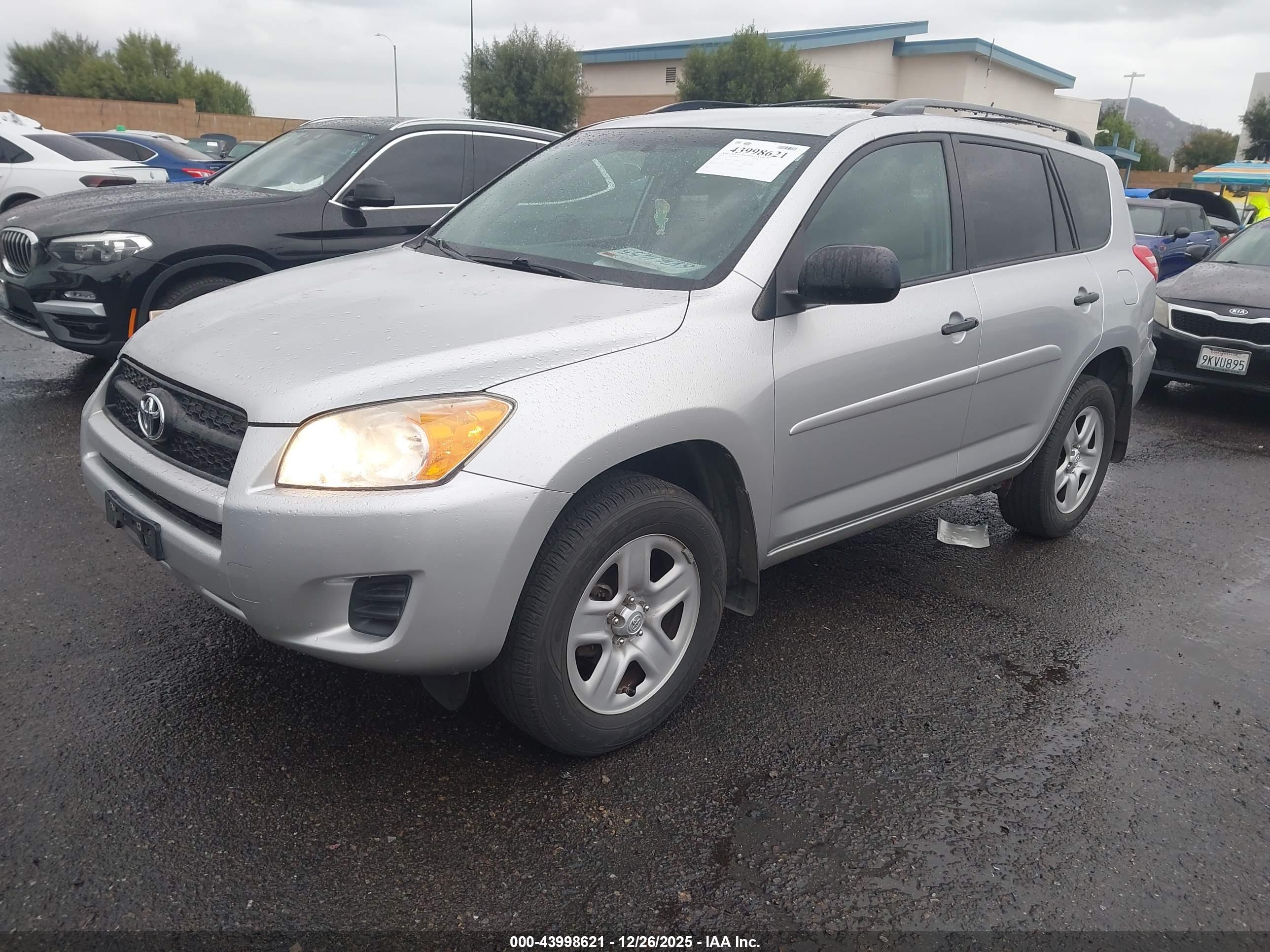 TOYOTA RAV4 image 2