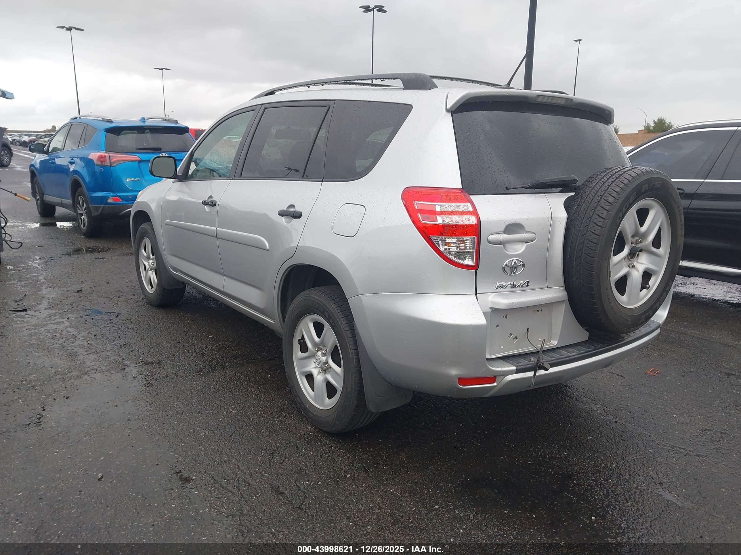 TOYOTA RAV4 image 3
