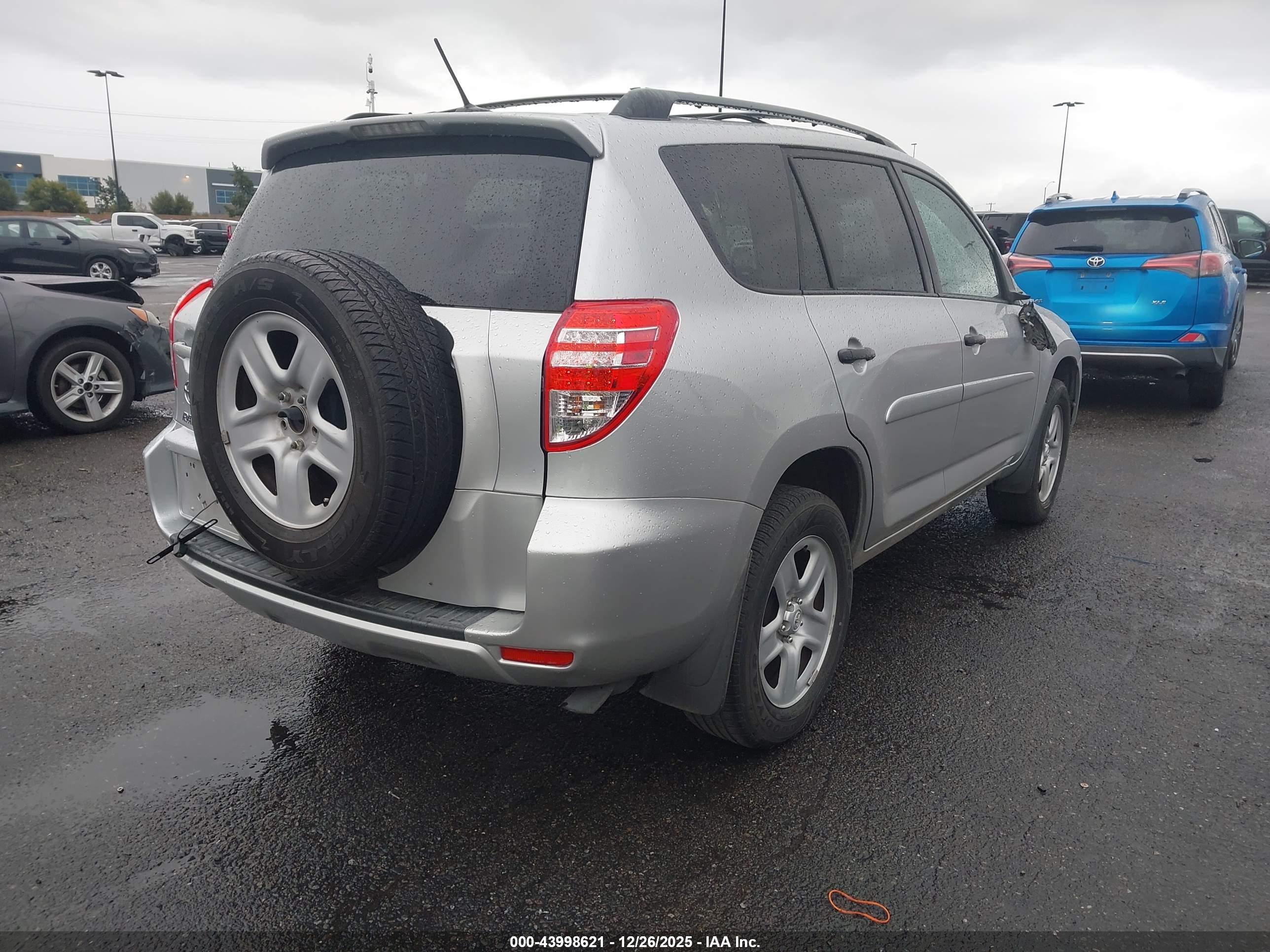 TOYOTA RAV4 image 4