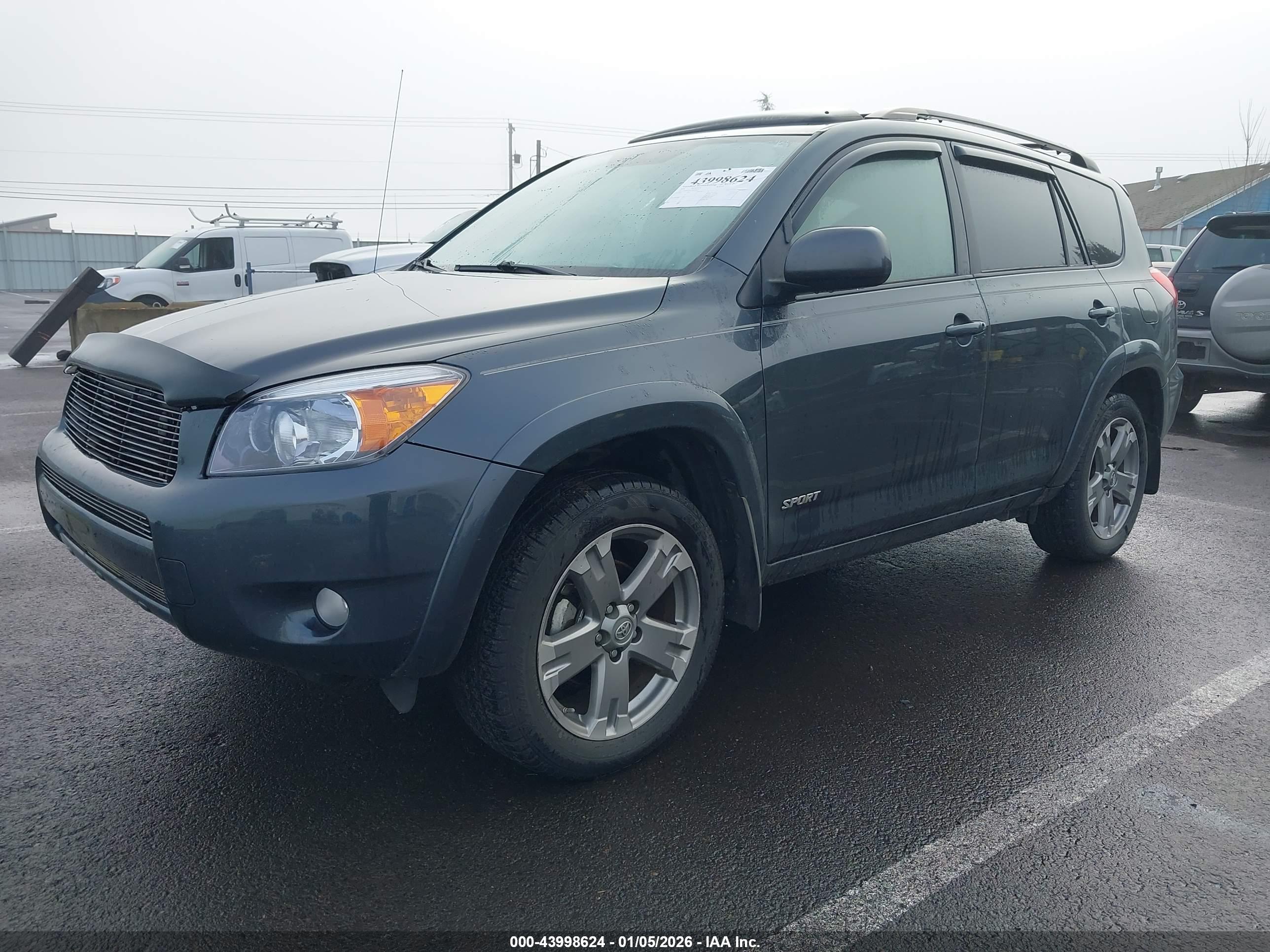 TOYOTA RAV4 image 2